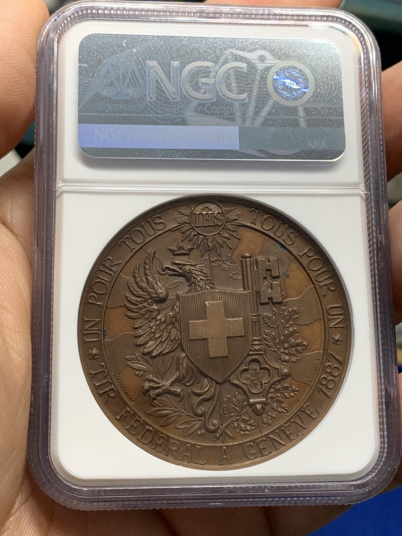 《竞宝斋》第215场-周日，周一 2场 (全场包邮) NGC MS64BN 1887年瑞士日内瓦射击节高浮雕铜章 原味巧克力包浆 品相状态非常好