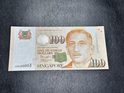 《外钞收藏家》第三百一十四期 - 新加坡人像版100元 全新UNC 超级靓号（00003）