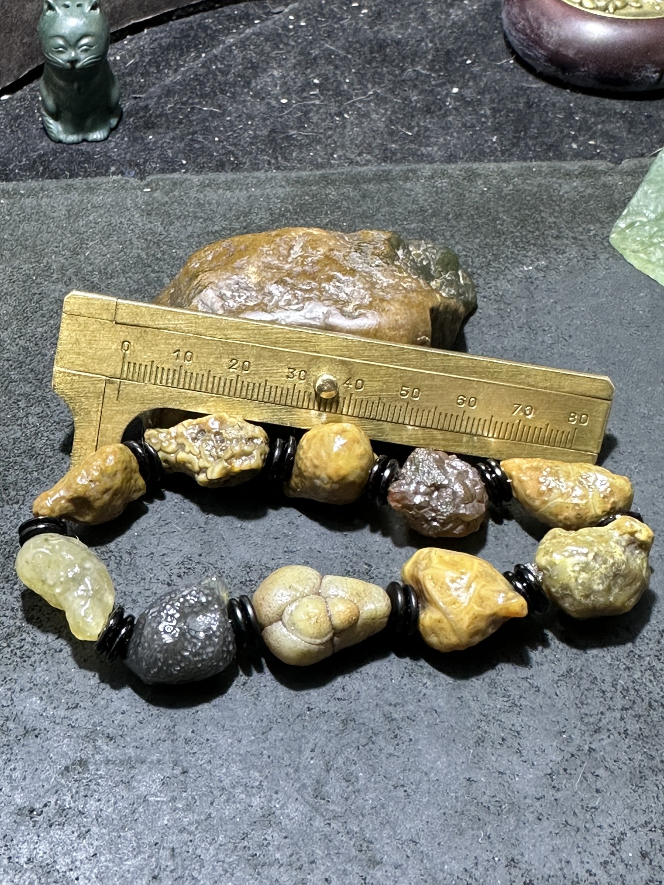 精美罕见老料葫芦形筋脉石大颗粒原石手串一条