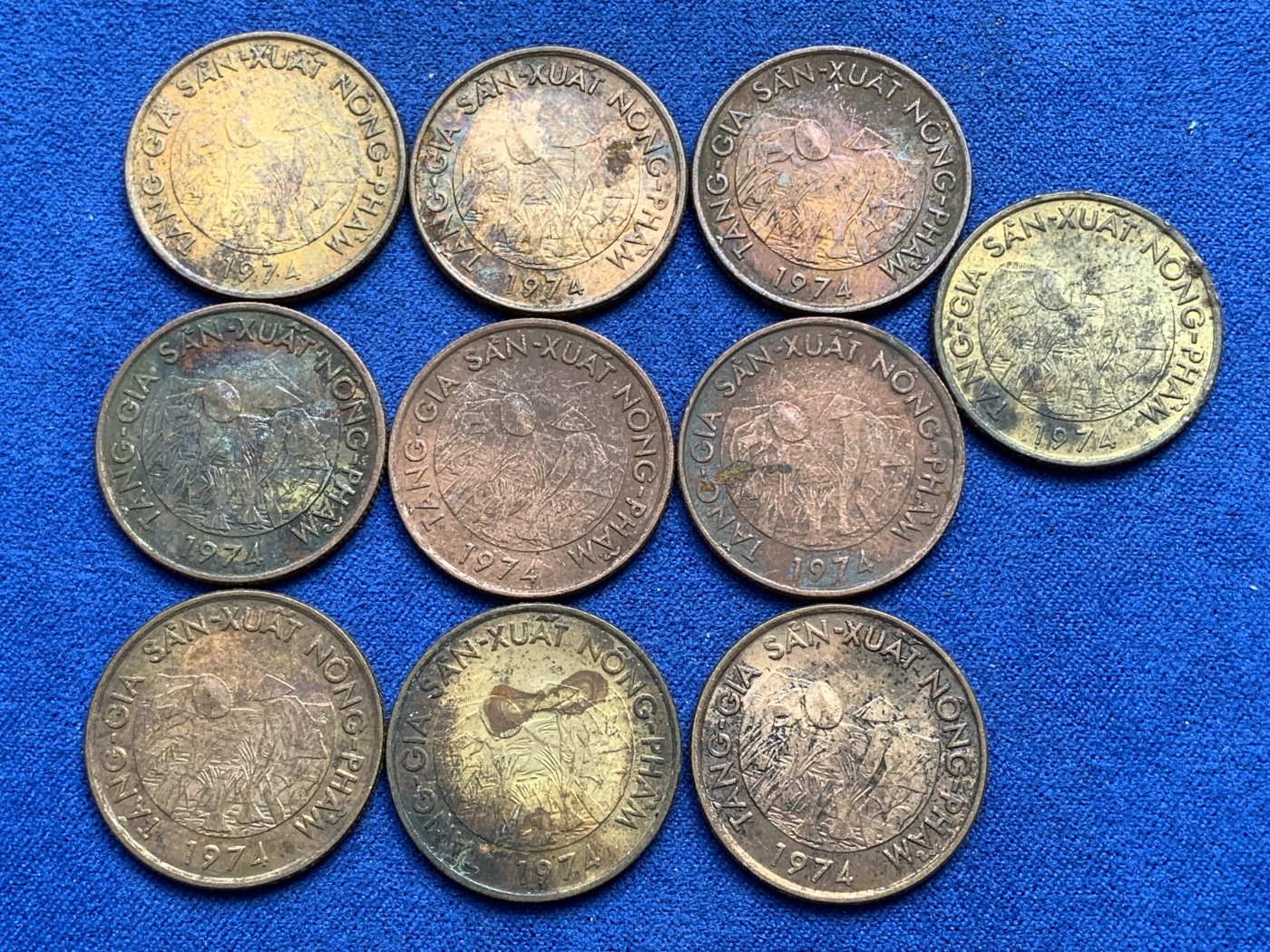 《竞宝斋》第215场-周日，周一 2场 (全场包邮) 10枚一组 南越1974年10盾 FAO 钢镀黄铜纪念币