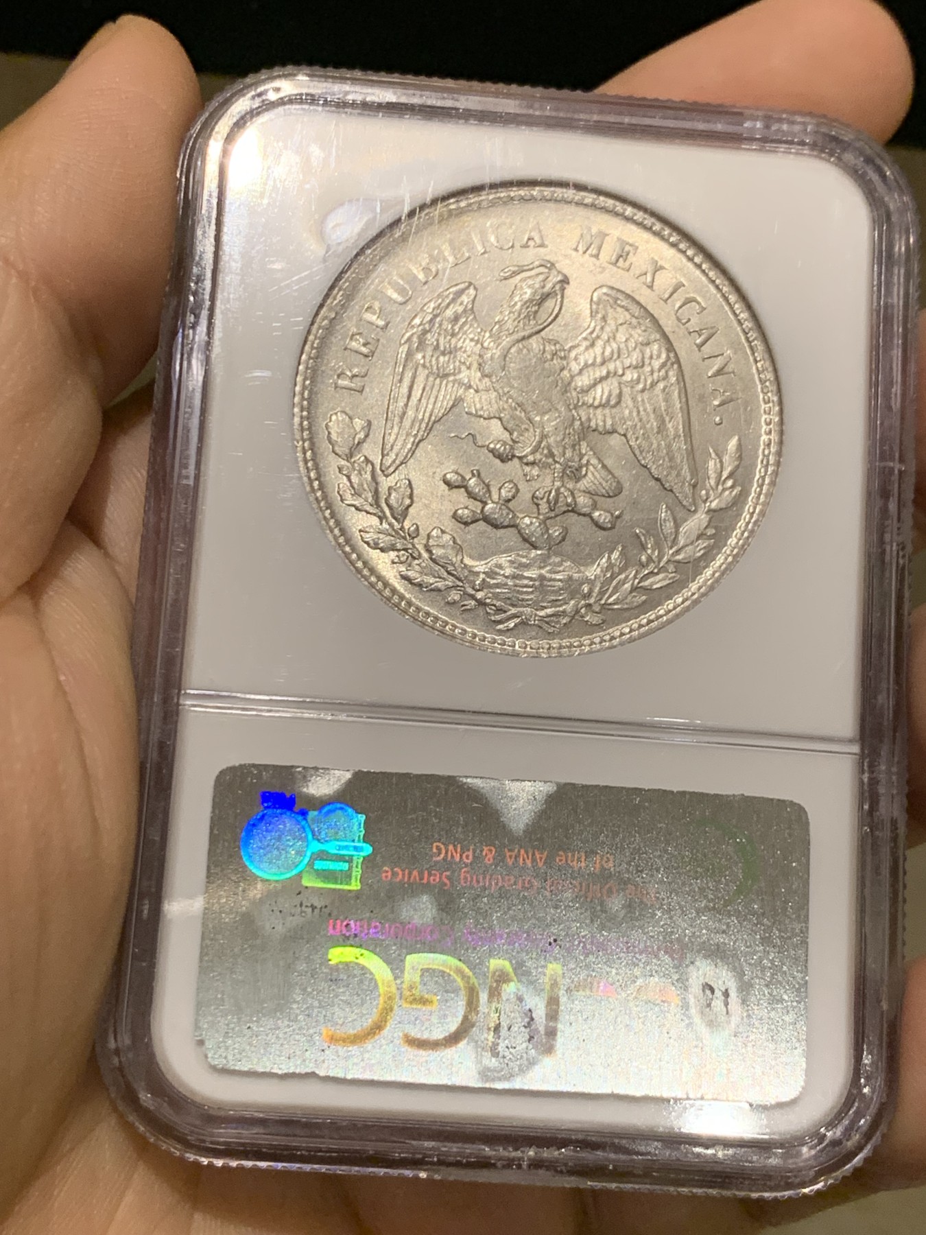 《竞宝斋》第215场-周日，周一 2场 (全场包邮) NGC-MS63 墨西哥 1901年1比索 直边鹰洋 大银币 闪闪发亮 早期老盒 MS-63 及格分数性价比之选 人手必备品种