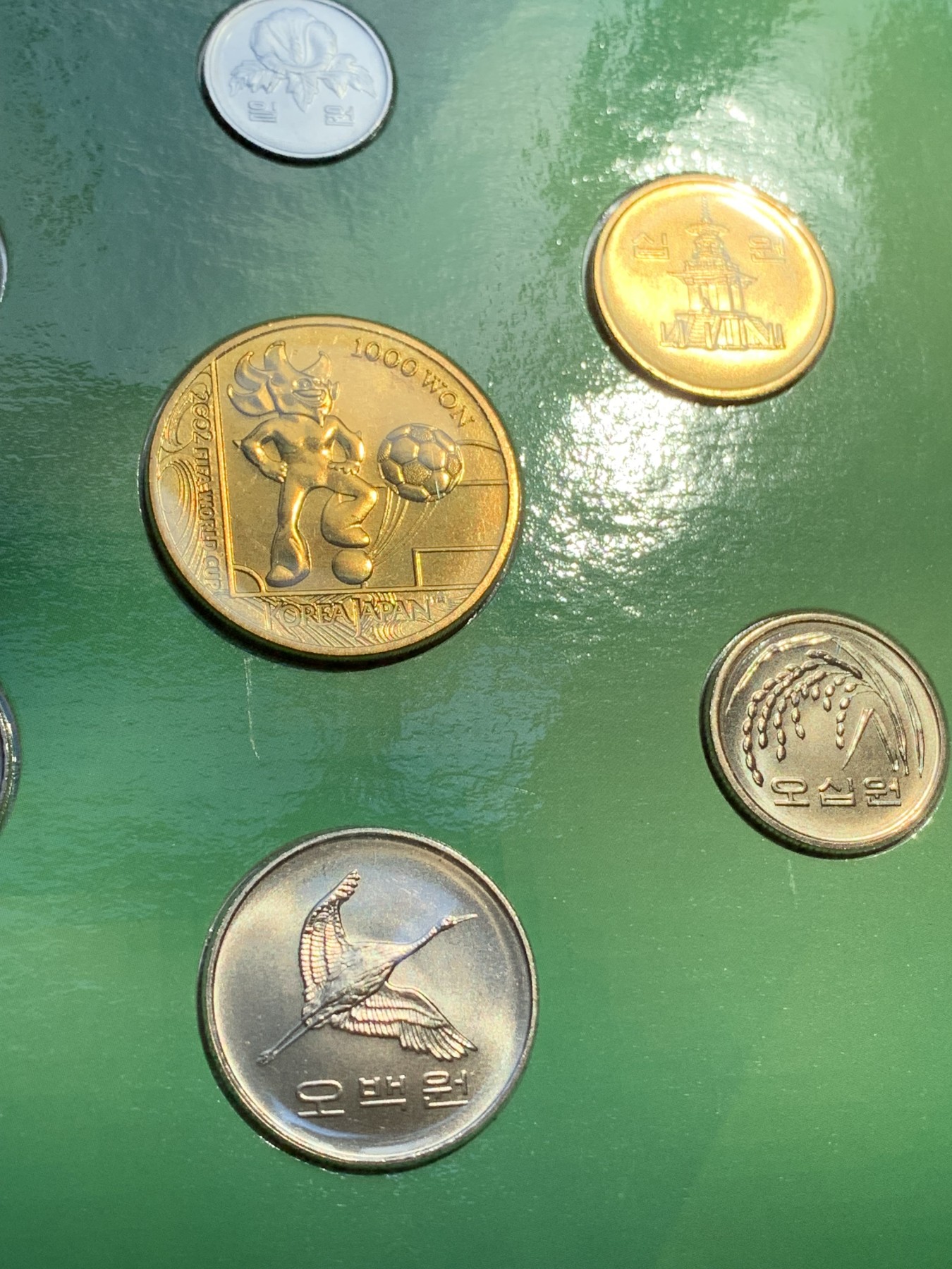 《竞宝斋》第215场-周日，周一 2场 (全场包邮) 韩国2002年官方套币，韩日世界杯主题，UNC-BU品质