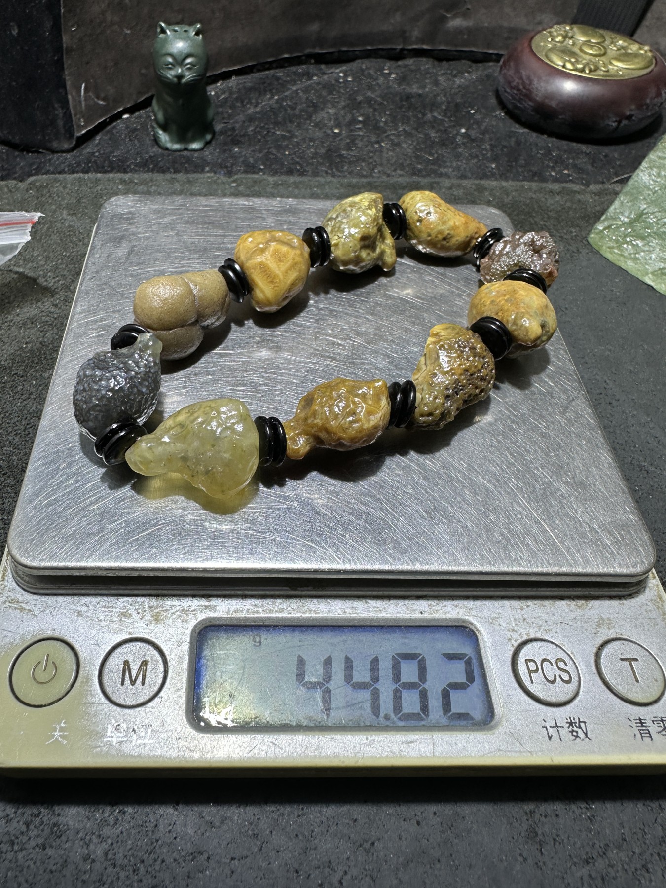 精美罕见老料葫芦形筋脉石大颗粒原石手串一条