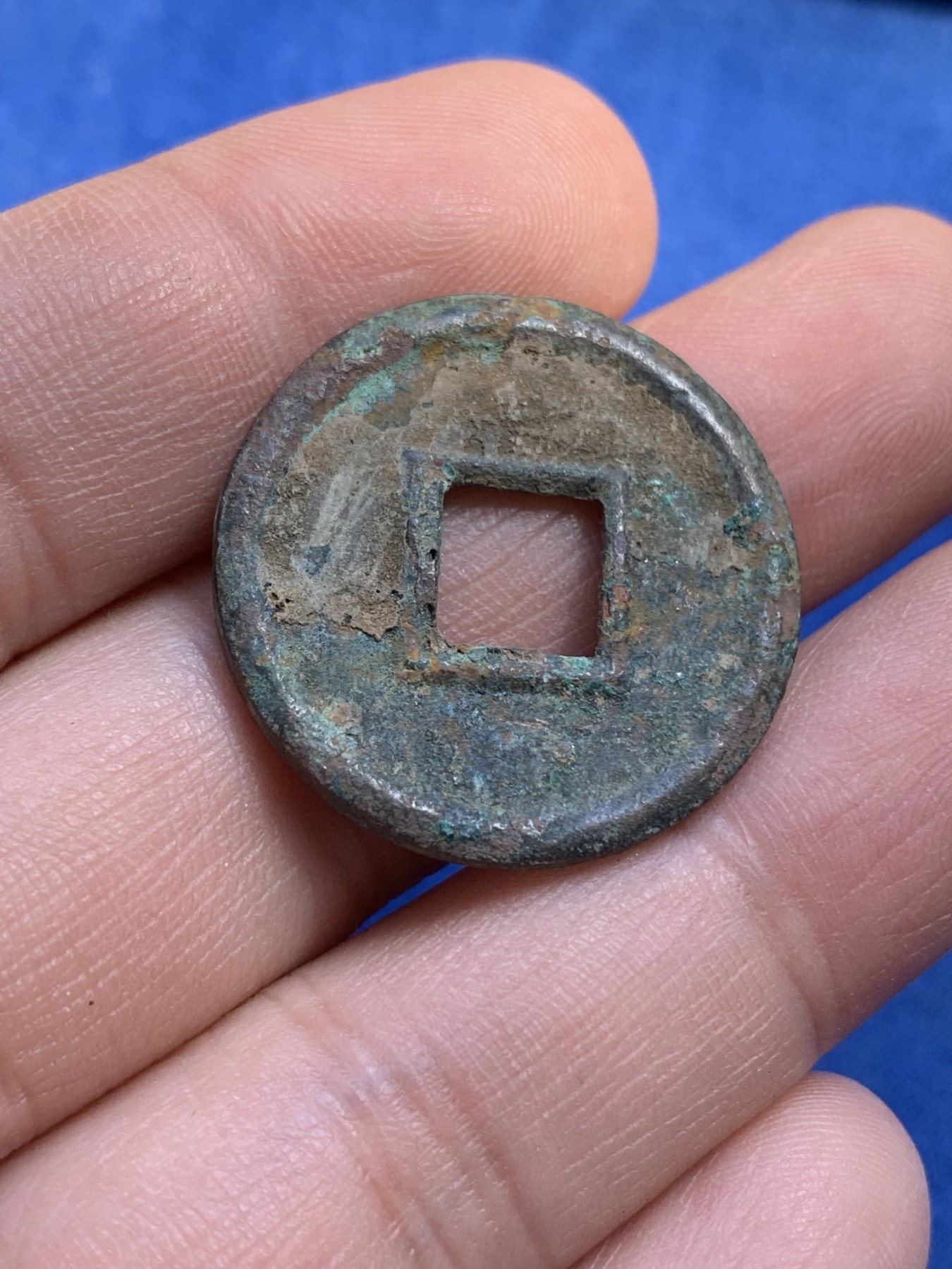 《竞宝斋》第215场-周日，周一 2场 (全场包邮) 两枚一组 大泉50 厚薄一对 直径27.5mm 分别厚1.9mm 2.6mm  重4.7g 6.9g