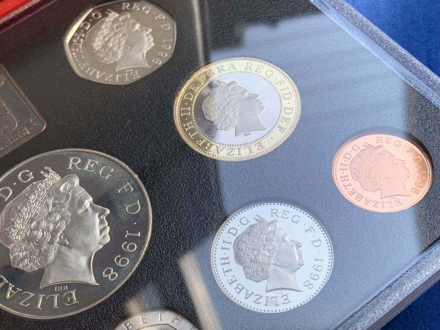 《竞宝斋》第215场-周日，周一 2场 (全场包邮) 英国1998年精致套币 到5镑高值克朗带证书proof set