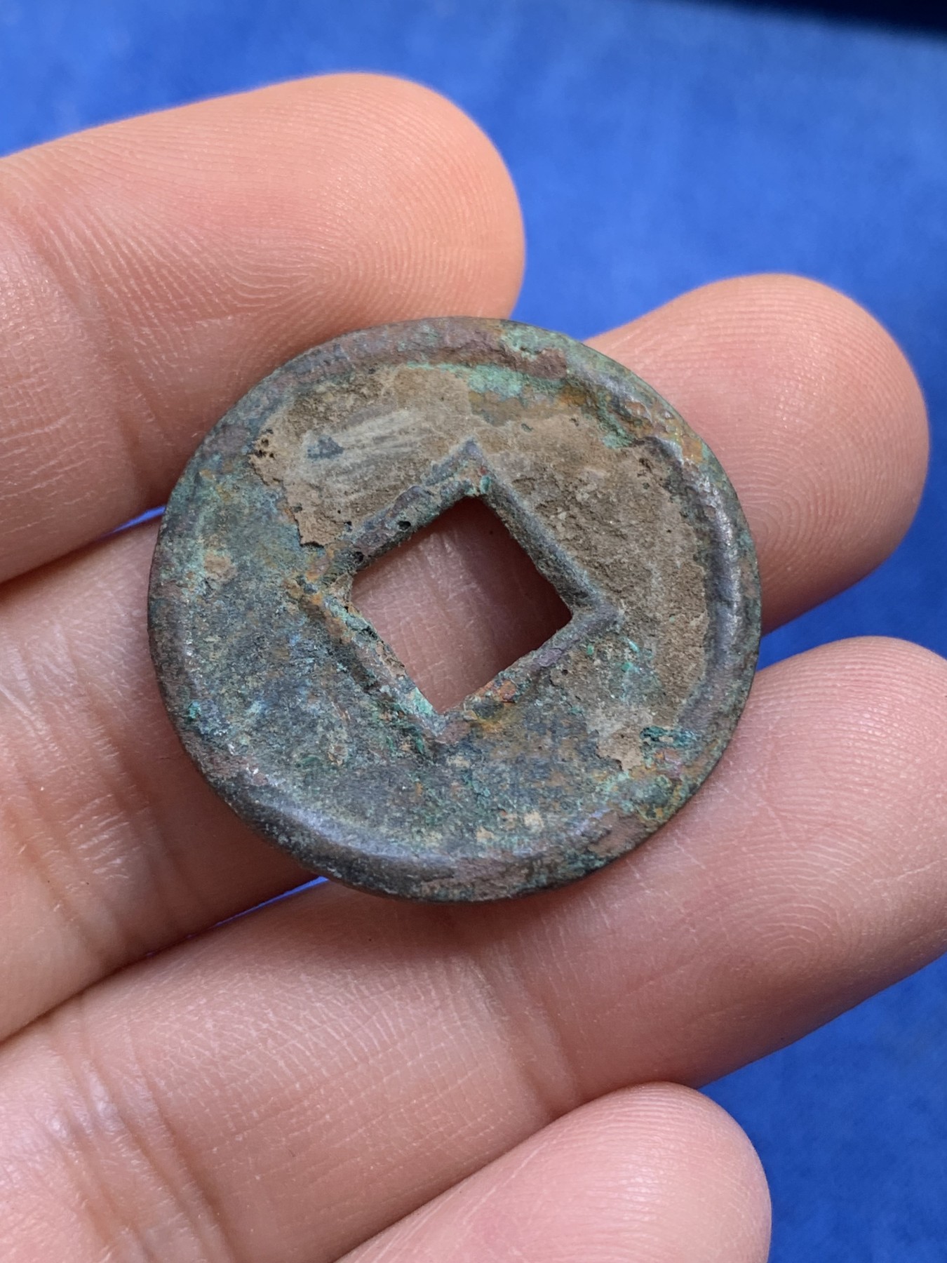 《竞宝斋》第215场-周日，周一 2场 (全场包邮) 两枚一组 大泉50 厚薄一对 直径27.5mm 分别厚1.9mm 2.6mm  重4.7g 6.9g