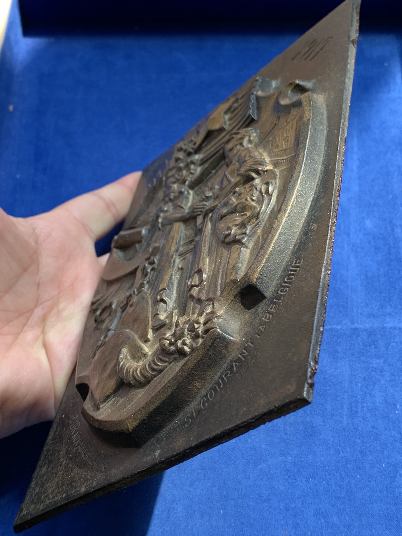 《竞宝斋》第215场-周日，周一 2场 (全场包邮) 二战胜利之感谢美军解放比利时铜牌匾 13.8CM*19CM, 689g