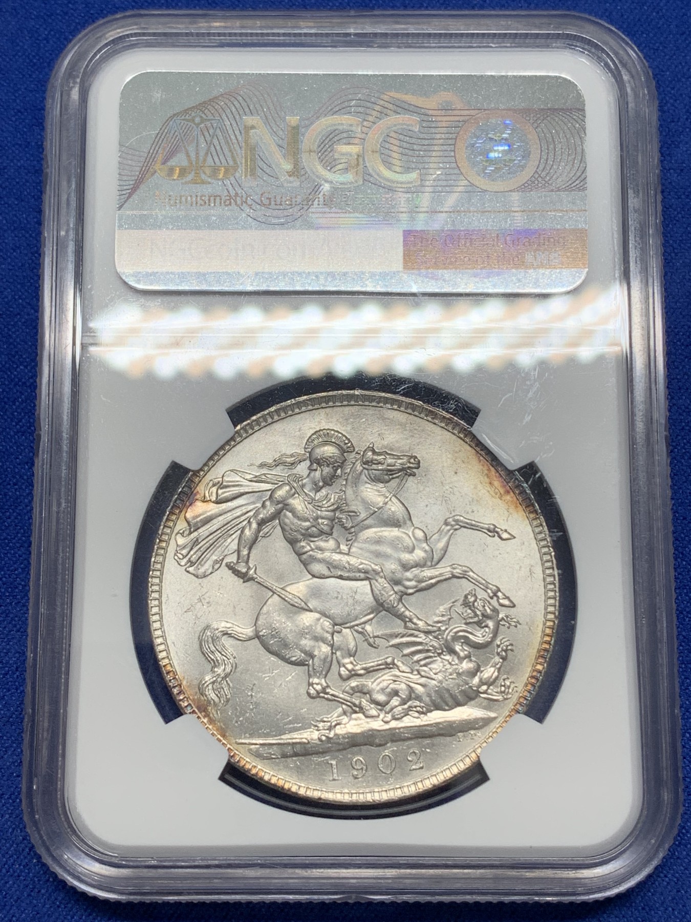 《竞宝斋》第215场-周日，周一 2场 (全场包邮) NGC-MS62 英国 1902年 爱德华七世 马剑克朗 银币 整体银光闪烁 带点包浆 非常好