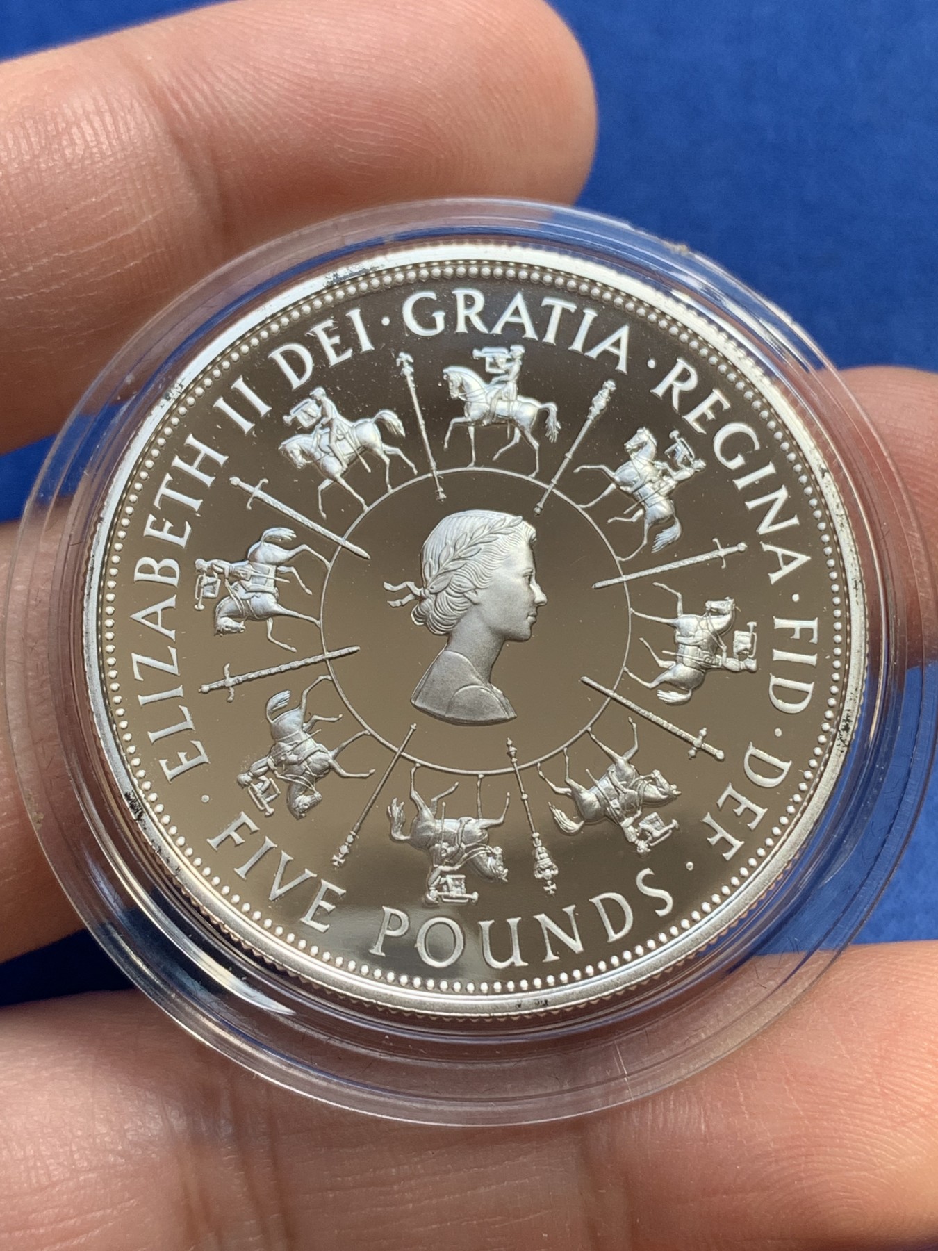 《竞宝斋》第215场-周日，周一 2场 (全场包邮) 英国1993年女王登基40周年精制5镑大银币 发行量5万 盒证齐全无氧化