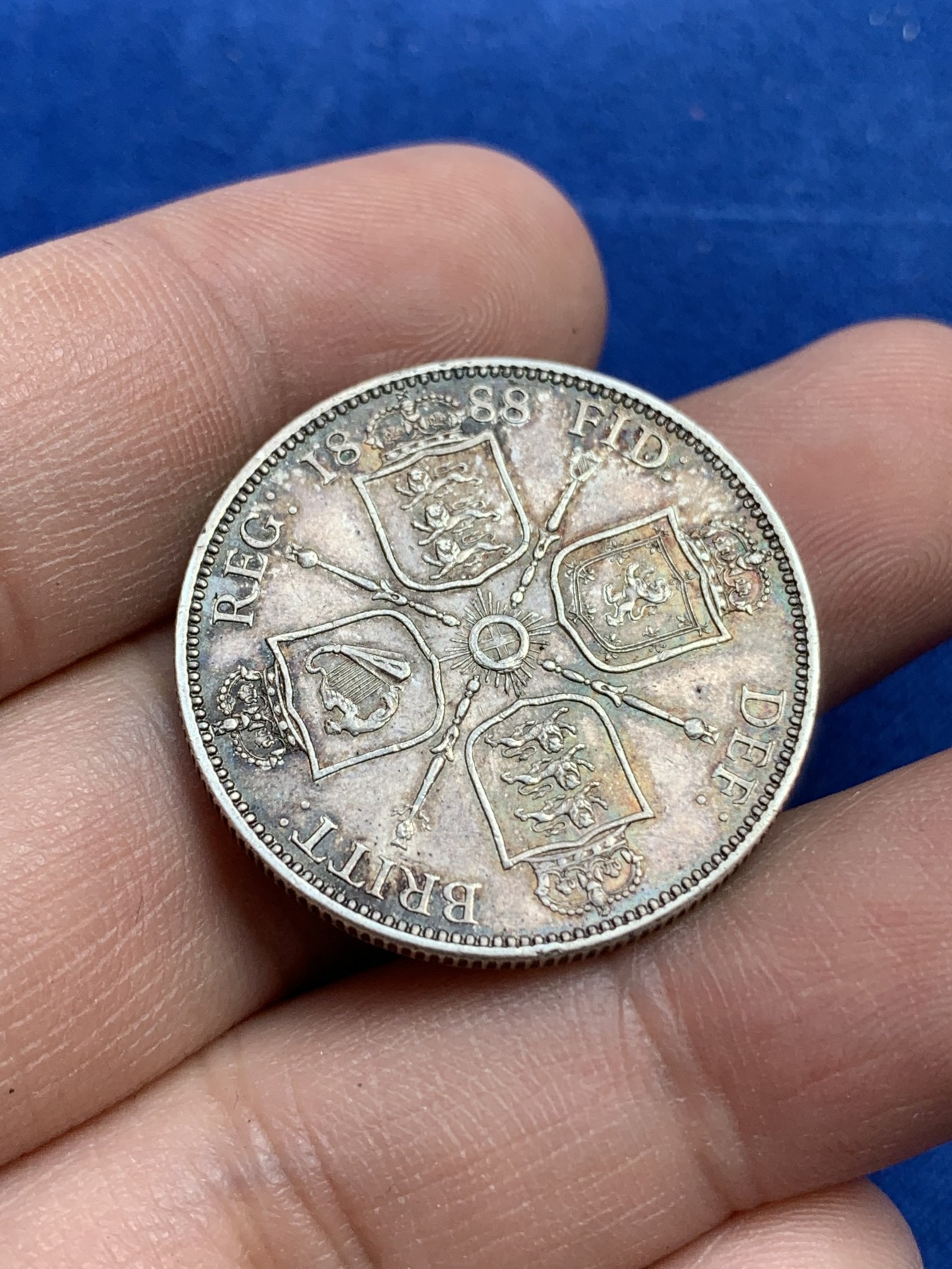 《竞宝斋》第215场-周日，周一 2场 (全场包邮) 英国1888年高冠弗洛林银币 五彩包浆 状态不错