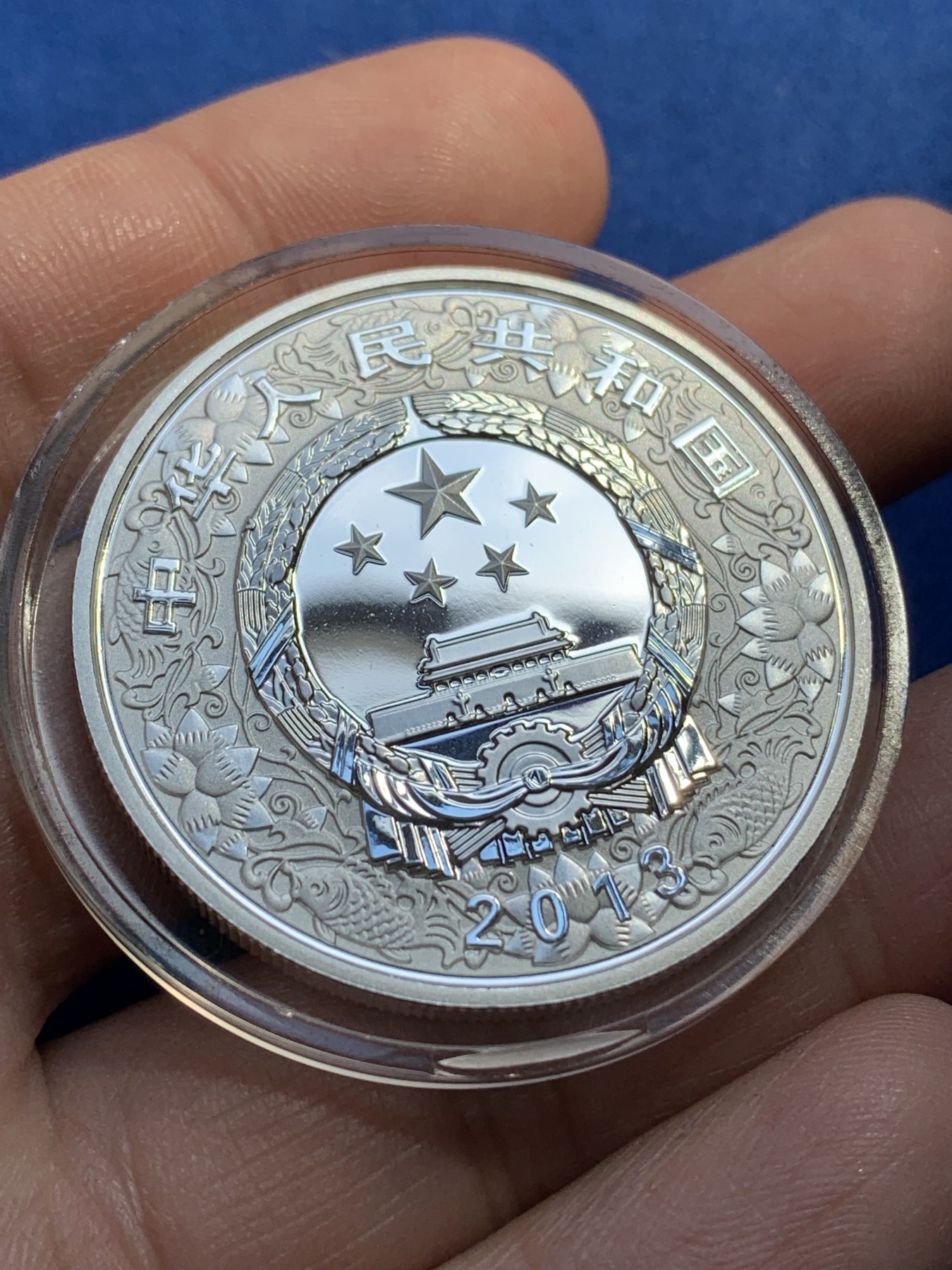 《竞宝斋》第215场-周日，周一 2场 (全场包邮) 2013中国葵巳蛇年彩色纪念银币 盒证齐全 31.1g 999银