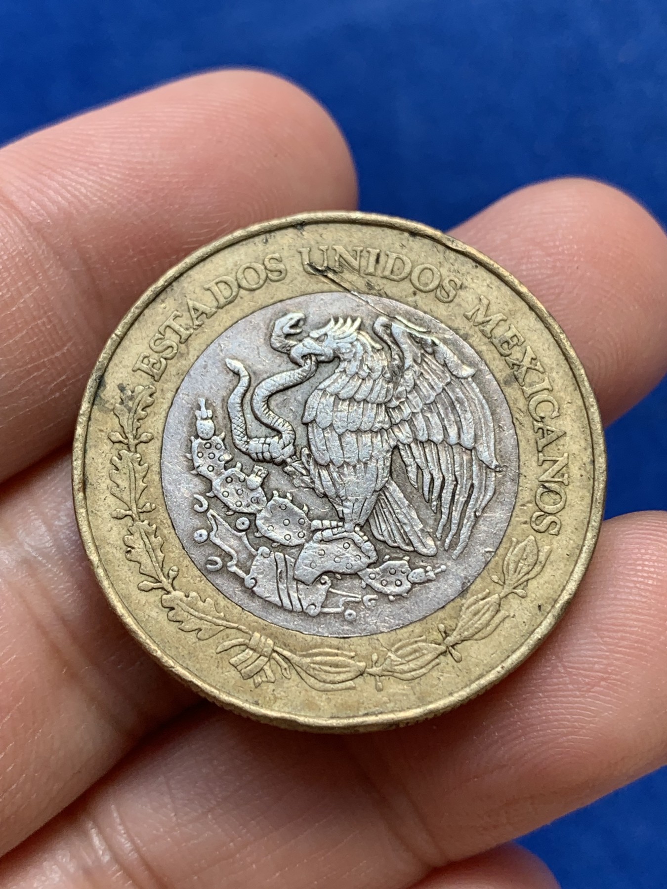 《竞宝斋》第215场-周日，周一 2场 (全场包邮) 墨西哥 1993 20新比索 双金属币 中间白色部分为925银 非常少见的品种