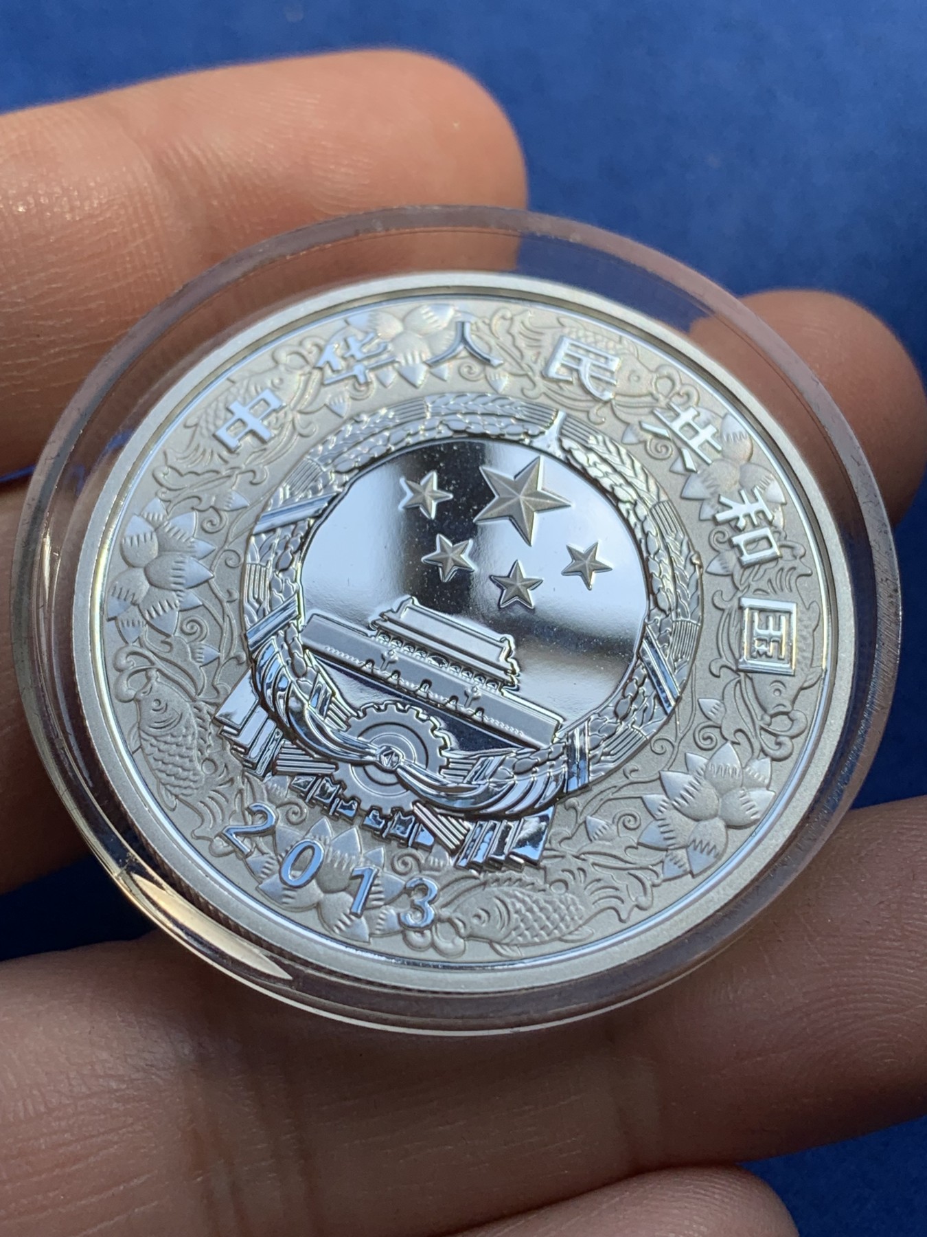 《竞宝斋》第215场-周日，周一 2场 (全场包邮) 2013中国葵巳蛇年彩色纪念银币 盒证齐全 31.1g 999银