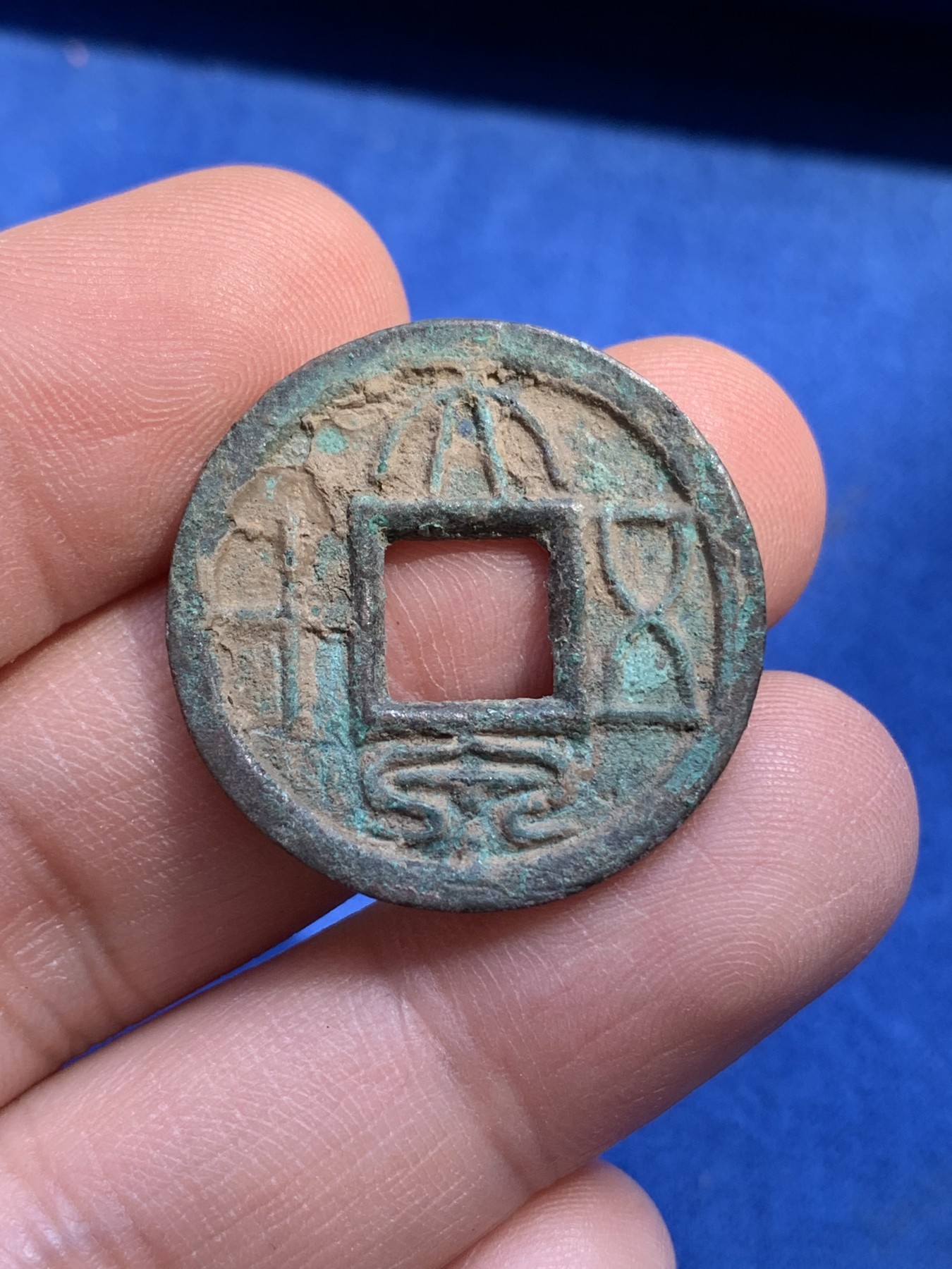 《竞宝斋》第215场-周日，周一 2场 (全场包邮) 两枚一组 大泉50 厚薄一对 直径27.5mm 分别厚1.9mm 2.6mm  重4.7g 6.9g