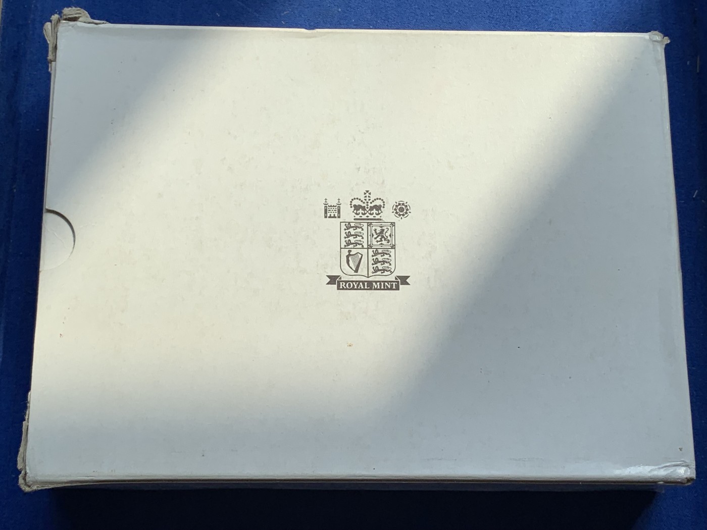 《竞宝斋》第215场-周日，周一 2场 (全场包邮) 英国1998年精致套币 到5镑高值克朗带证书proof set