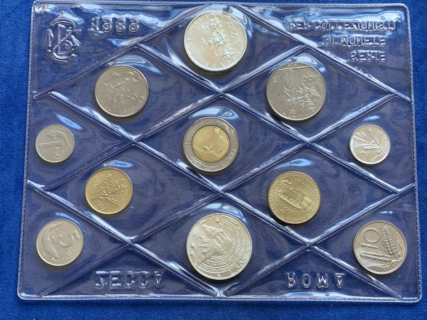 《竞宝斋》第215场-周日，周一 2场 (全场包邮) 意大利1989年套币，不常见年份，含两枚银币