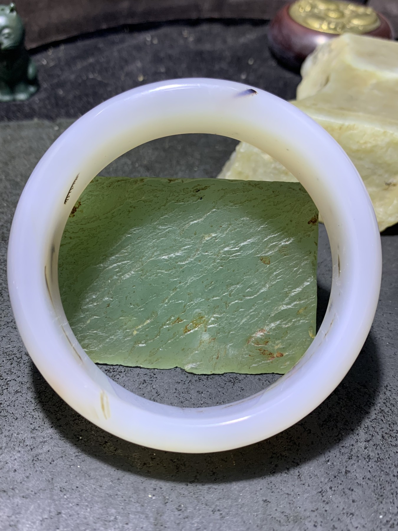 精美高玉化草花纹海洋玉髓手工雕刻一心向佛手镯一个！
