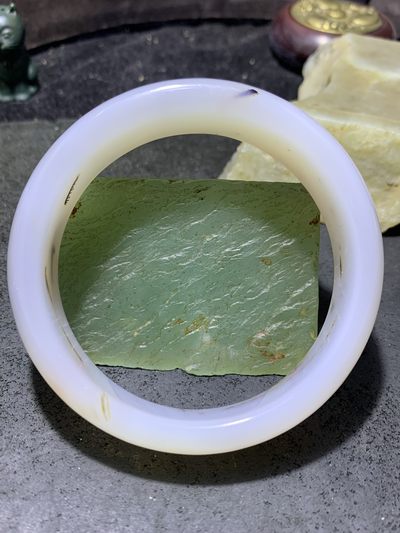 精美高玉化草花纹海洋玉髓手工雕刻一心向佛手镯一个！ 精美高玉化草花纹海洋玉髓手工雕刻一心向佛手镯一个！