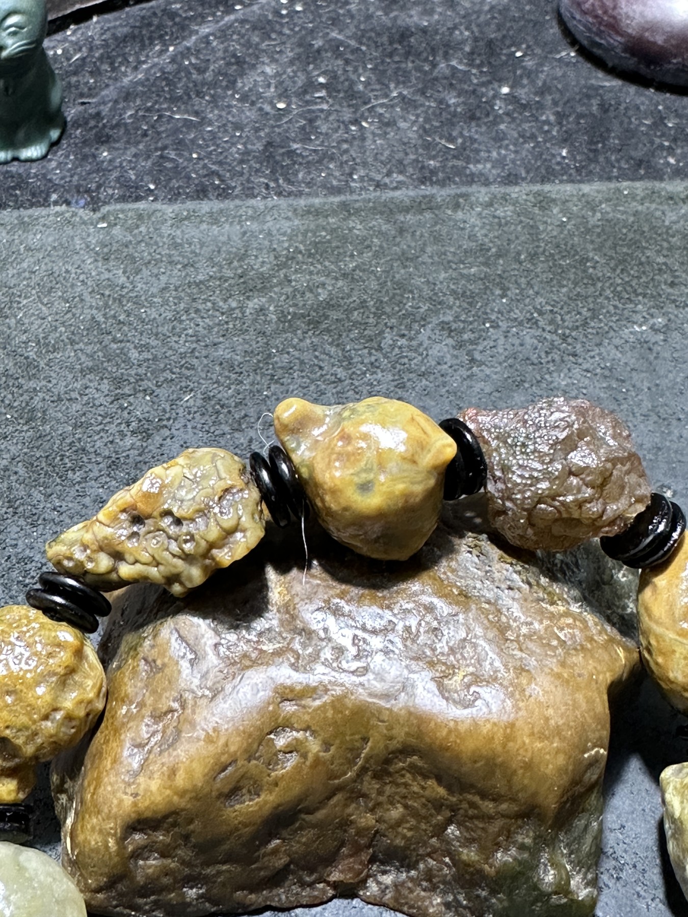 精美罕见老料葫芦形筋脉石大颗粒原石手串一条