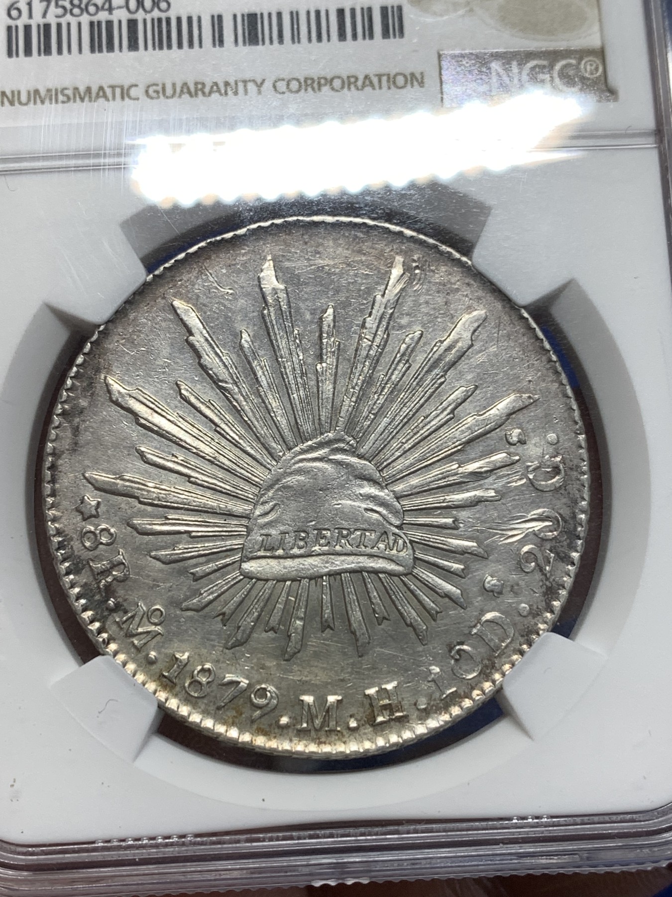 《竞宝斋》第215场-周日，周一 2场 (全场包邮) NGC AUD 墨西哥1879年鹰洋8R银币，图案整洁，齿边花纹依稀可见。