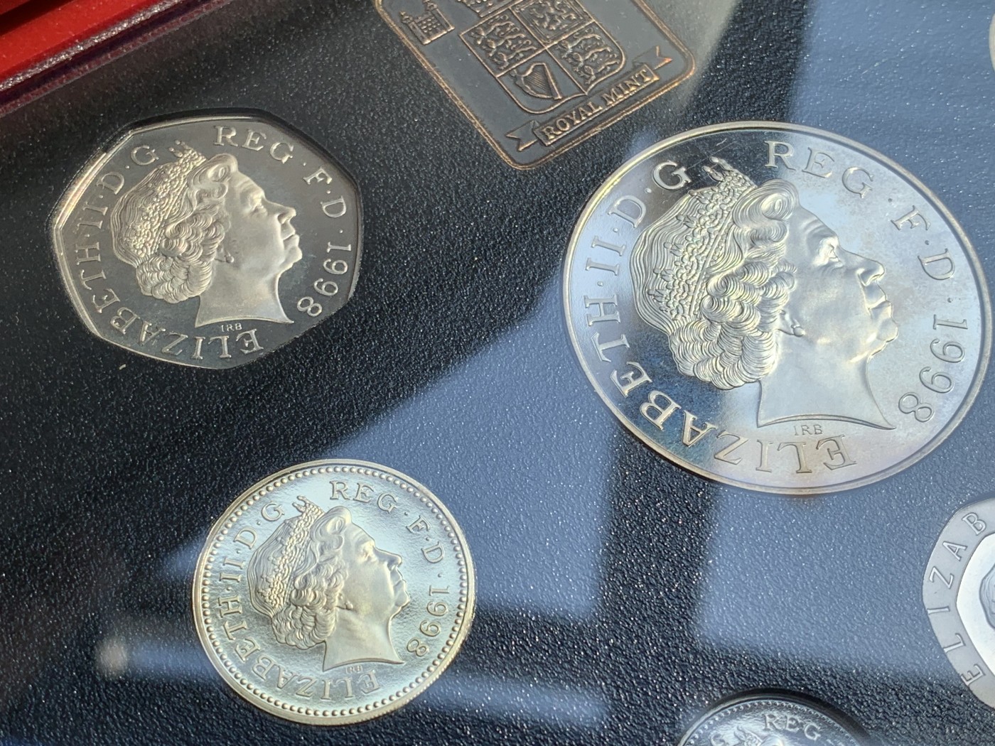 《竞宝斋》第215场-周日，周一 2场 (全场包邮) 英国1998年精致套币 到5镑高值克朗带证书proof set