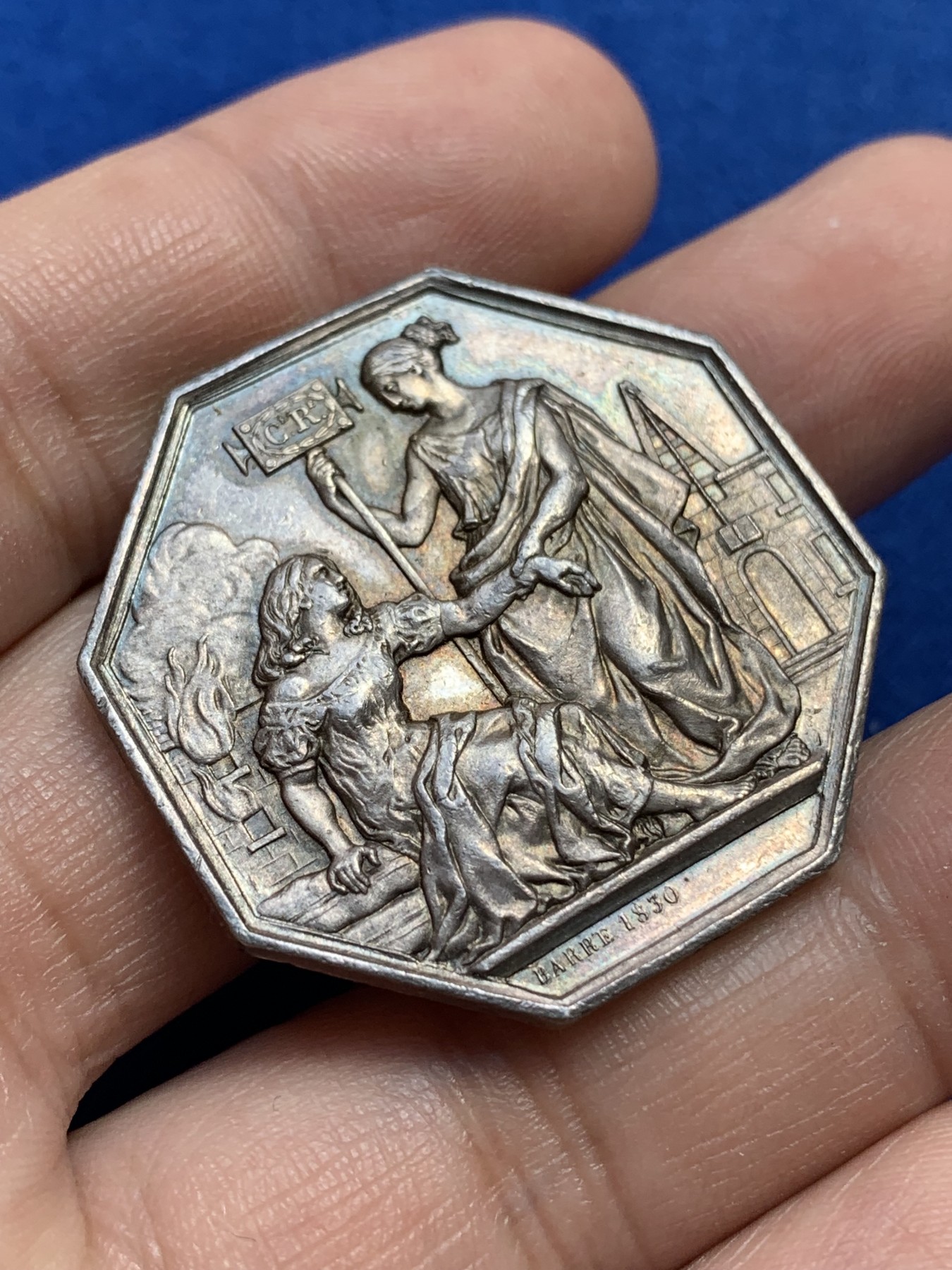 《竞宝斋》第215场-周日，周一 2场 (全场包邮) 法国皇家保险公司八角银质代币，19.81g，36.2mm，油灯边铭