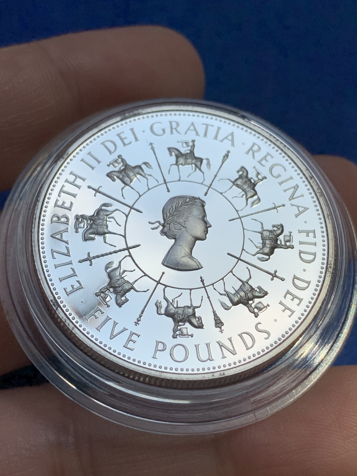 《竞宝斋》第215场-周日，周一 2场 (全场包邮) 英国1993年女王登基40周年精制5镑大银币 发行量5万 盒证齐全无氧化