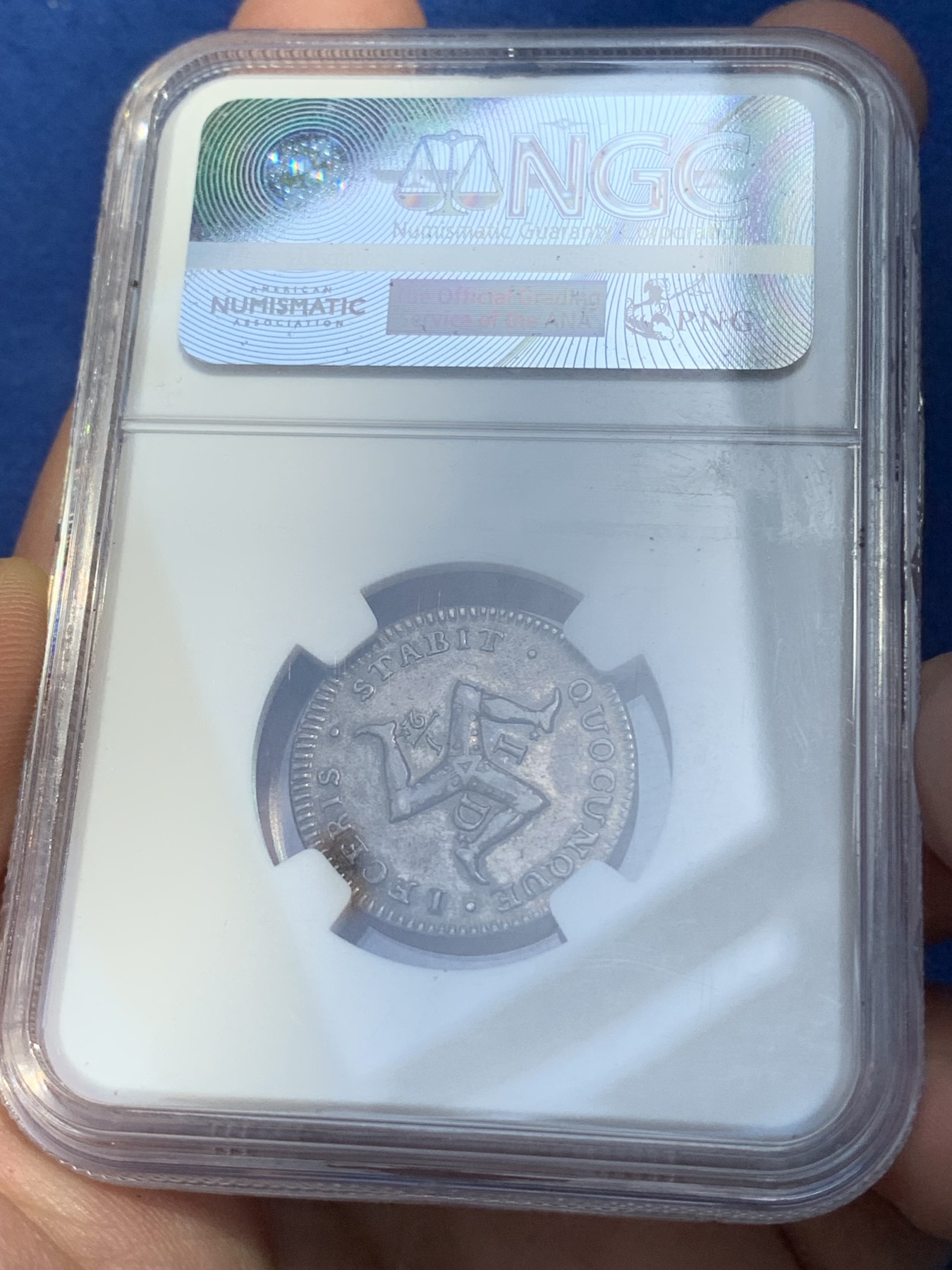 《竞宝斋》第215场-周日，周一 2场 (全场包邮) NGC-PF55 1733年 马恩岛半便士精致银样币 季军分 罕见FROSTED CAP版。常见好plain cap版紫彩包浆