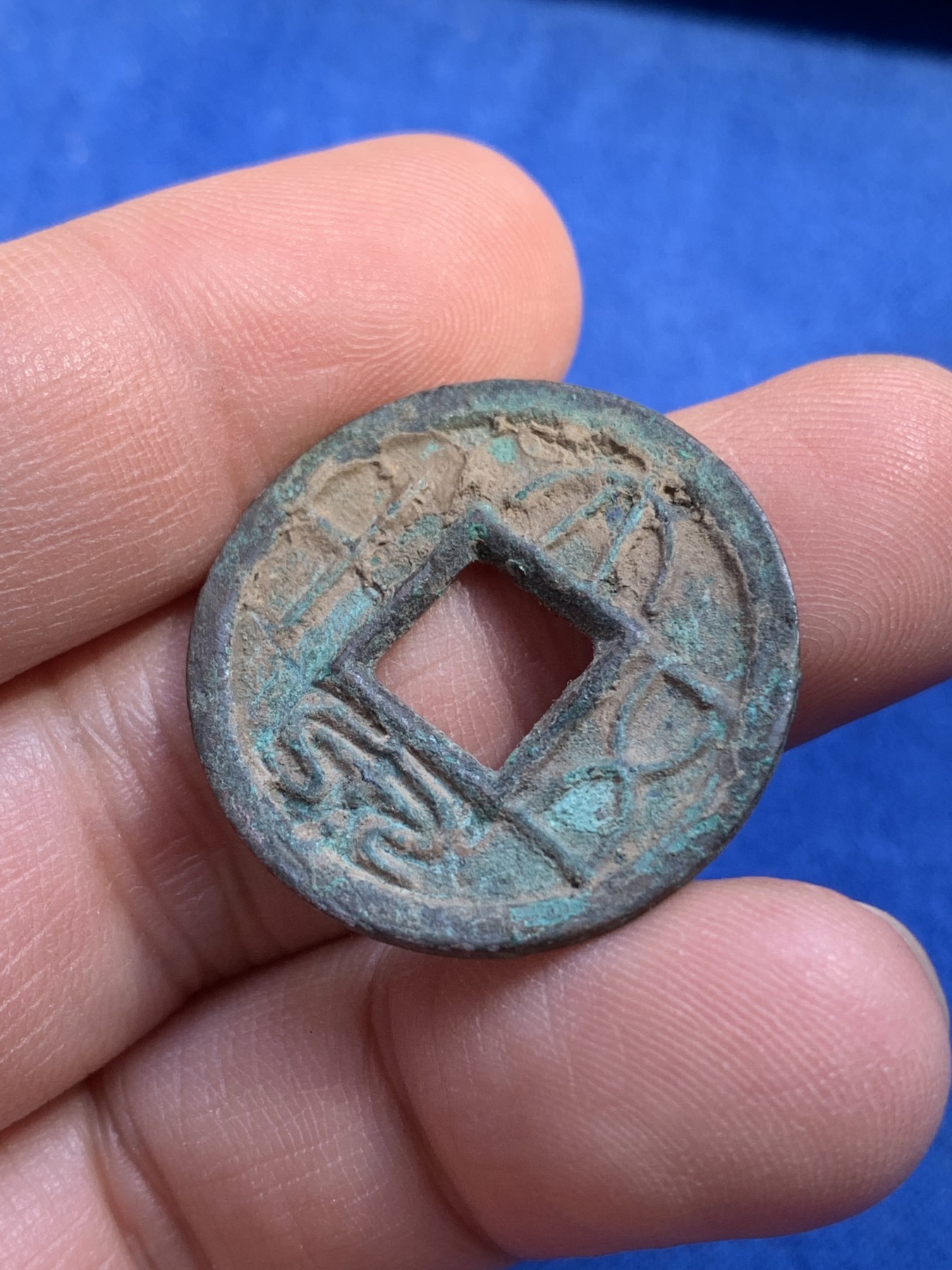 《竞宝斋》第215场-周日，周一 2场 (全场包邮) 两枚一组 大泉50 厚薄一对 直径27.5mm 分别厚1.9mm 2.6mm  重4.7g 6.9g