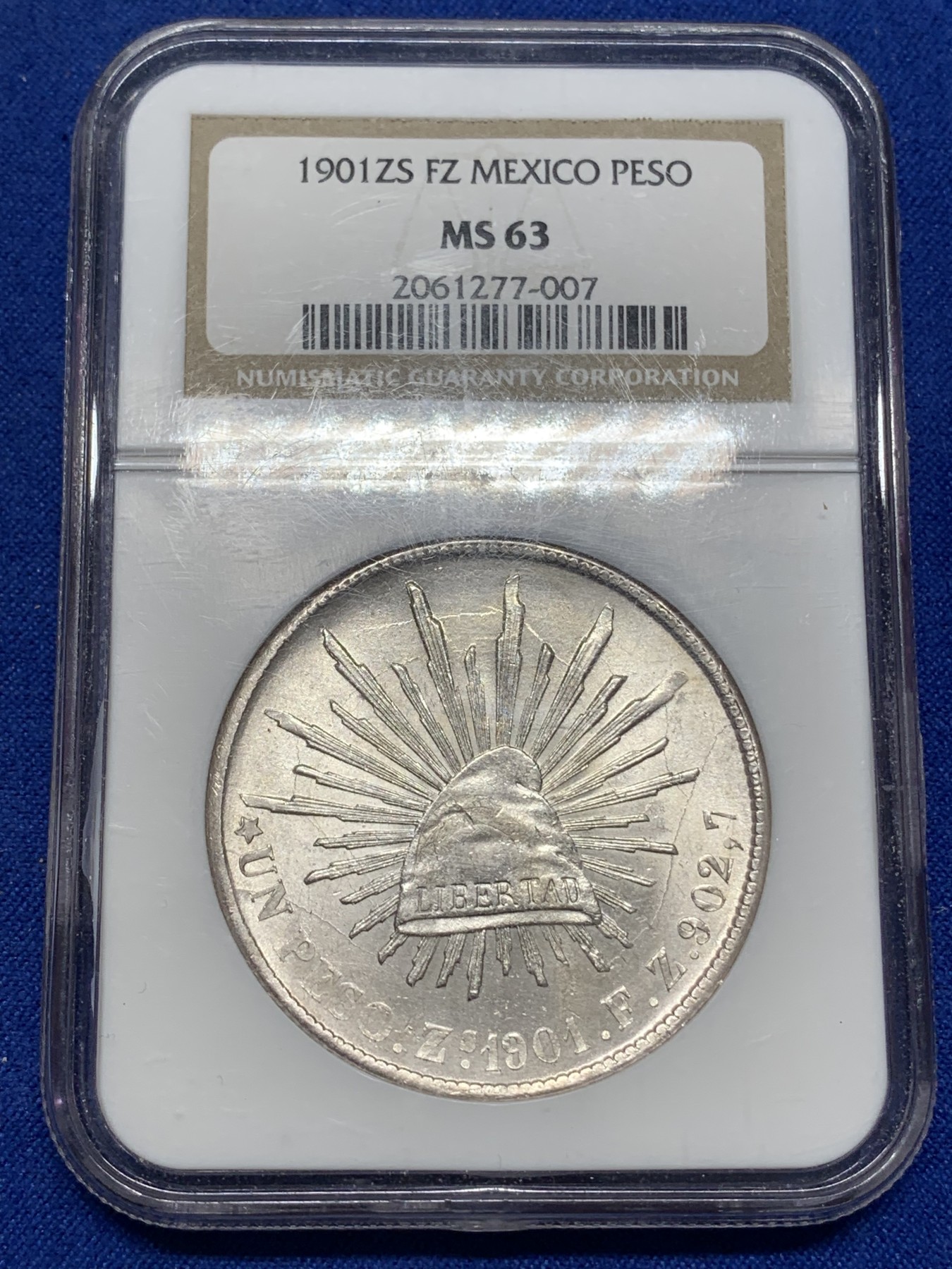 《竞宝斋》第215场-周日，周一 2场 (全场包邮) NGC-MS63 墨西哥 1901年1比索 直边鹰洋 大银币 闪闪发亮 早期老盒 MS-63 及格分数性价比之选 人手必备品种