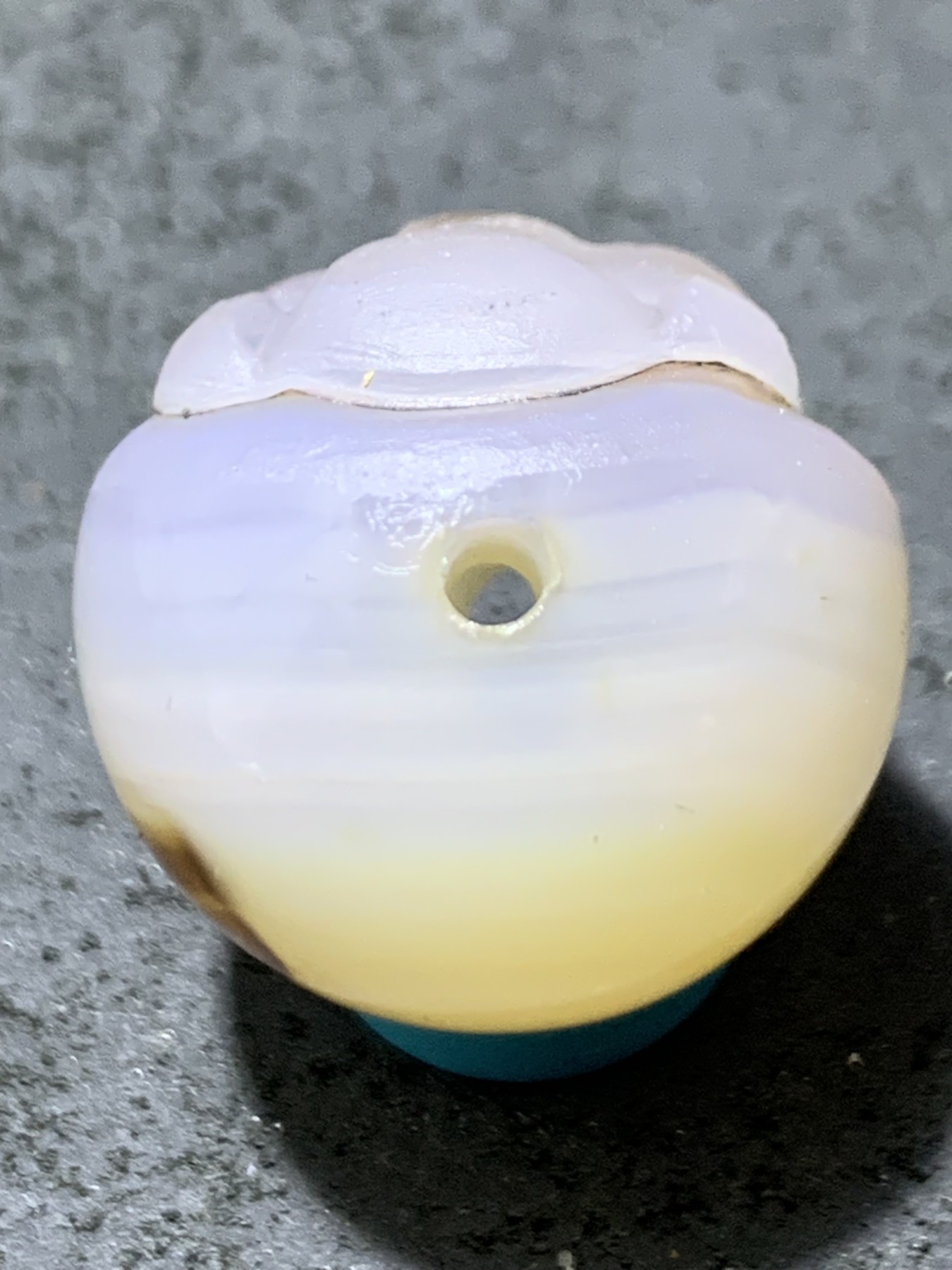 精美高玉化亚光海洋玉髓手工俏色巧雕小猪2.0随形圆珠一个！