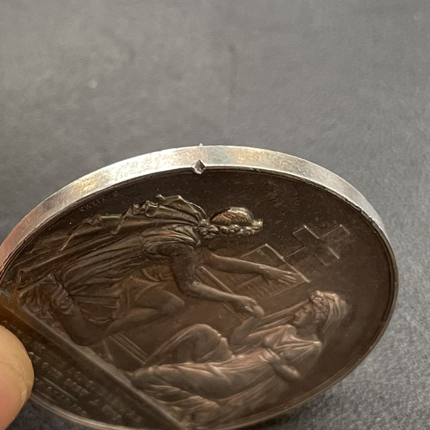 「木头集藏」章牌专场-第33期 1829年法国婚礼银章  直径：39mm，24.9g，1832年前早期无边铭版本，背面花体刻字很美！