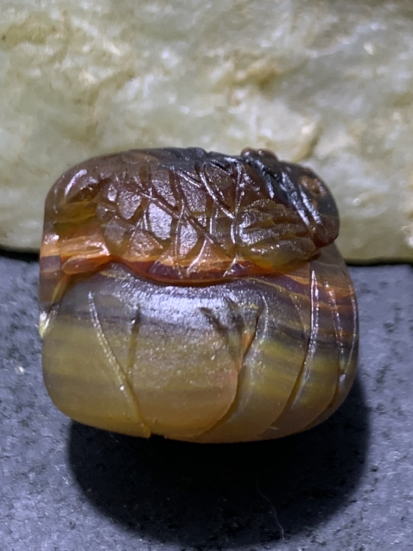 精美亚光高玉化巴西玛瑙手工俏色巧雕金鱼随形桶珠一个！