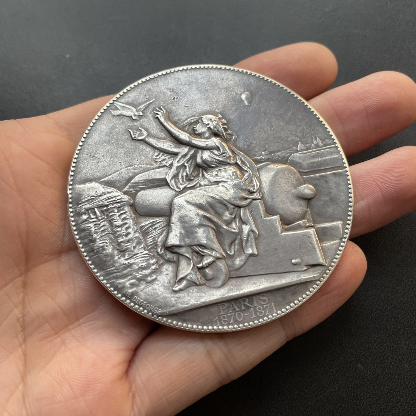 「木头集藏」章牌专场-第33期 Degeorge～法国航空通信银奖章 直径：62.5 mm，120.5g，边铭：丰饶角 ARGENT。