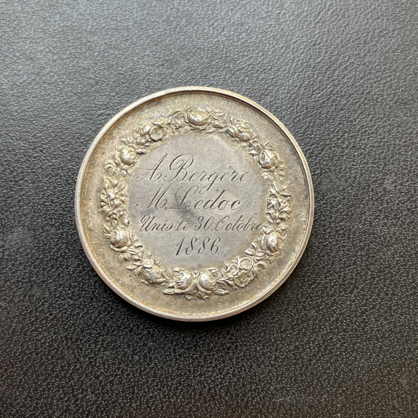 「木头集藏」章牌专场-第33期 1886年法国婚礼银章 直径：30.5mm，12g，边铭：丰饶角 ARGENT，品相不错