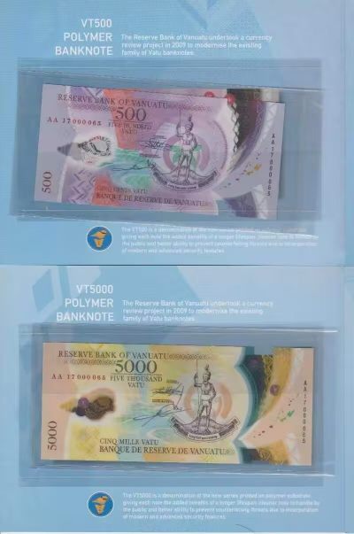 草稿银行第十三期国内外钞票拍卖 - 瓦努阿图2009年 500和5000瓦图 塑料钞 带银行官方册 AA首发冠 开门65号 号码无47罕见 手签 全新品相