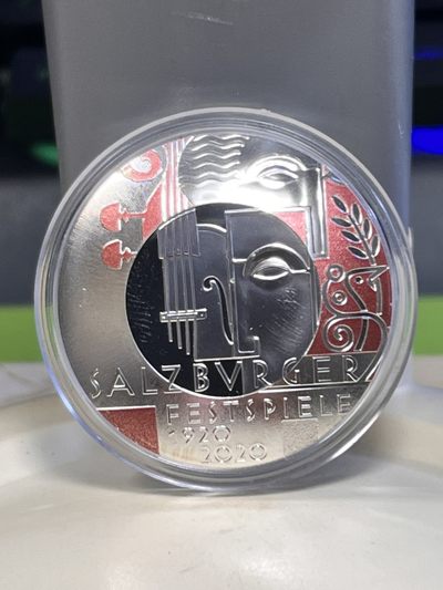 【海寕潮】拍卖第九十一期 - 【海寧潮A】获奖币 奥地利2020年萨尔兹堡音乐节100周年彩色弧形曲面精制纪念银币 2022年克劳斯最具艺术币，有丝痕，有手印