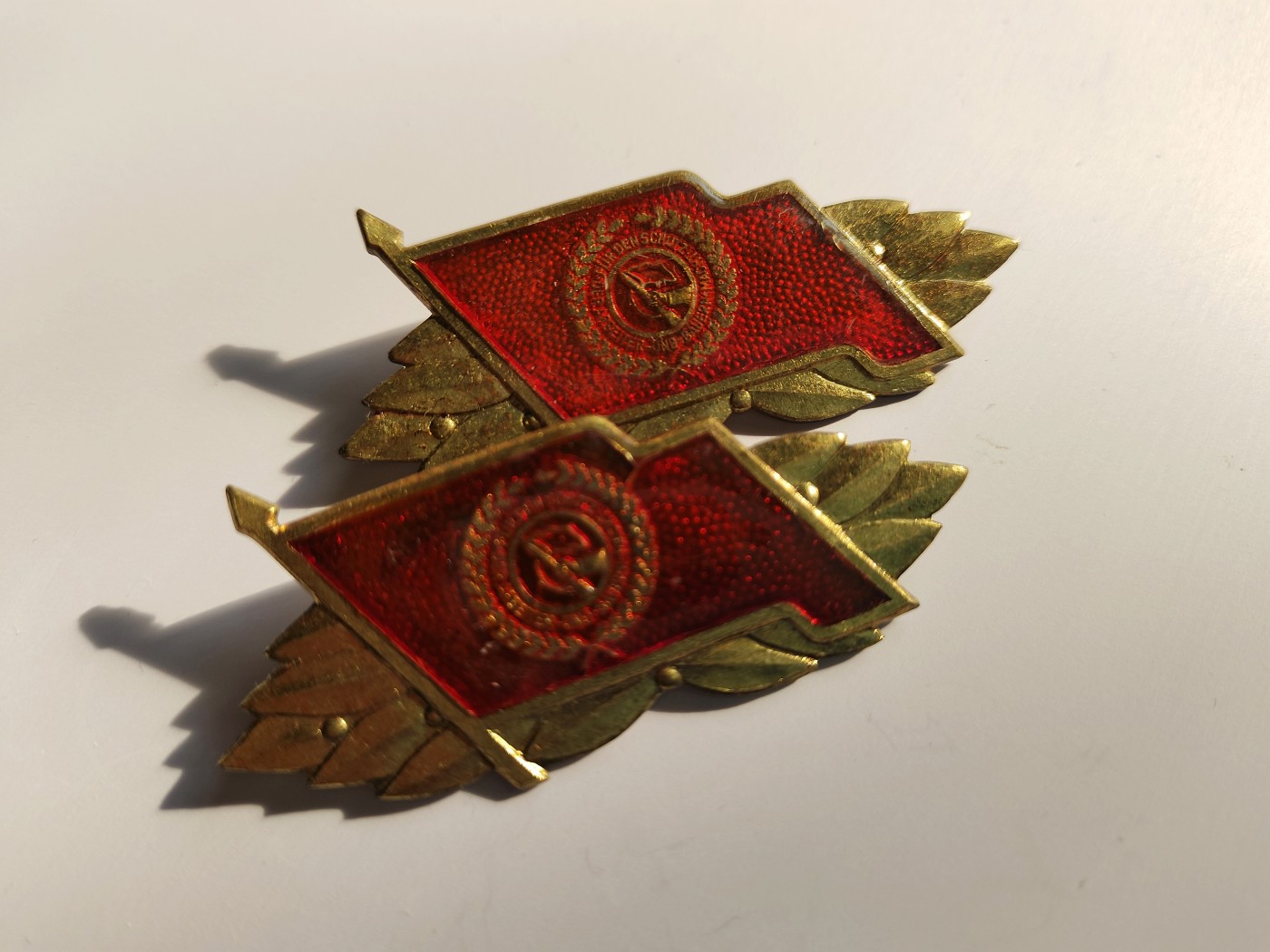 白狐勋赏拍卖第七期11.18专场 民主德国工战队特级技能章两枚