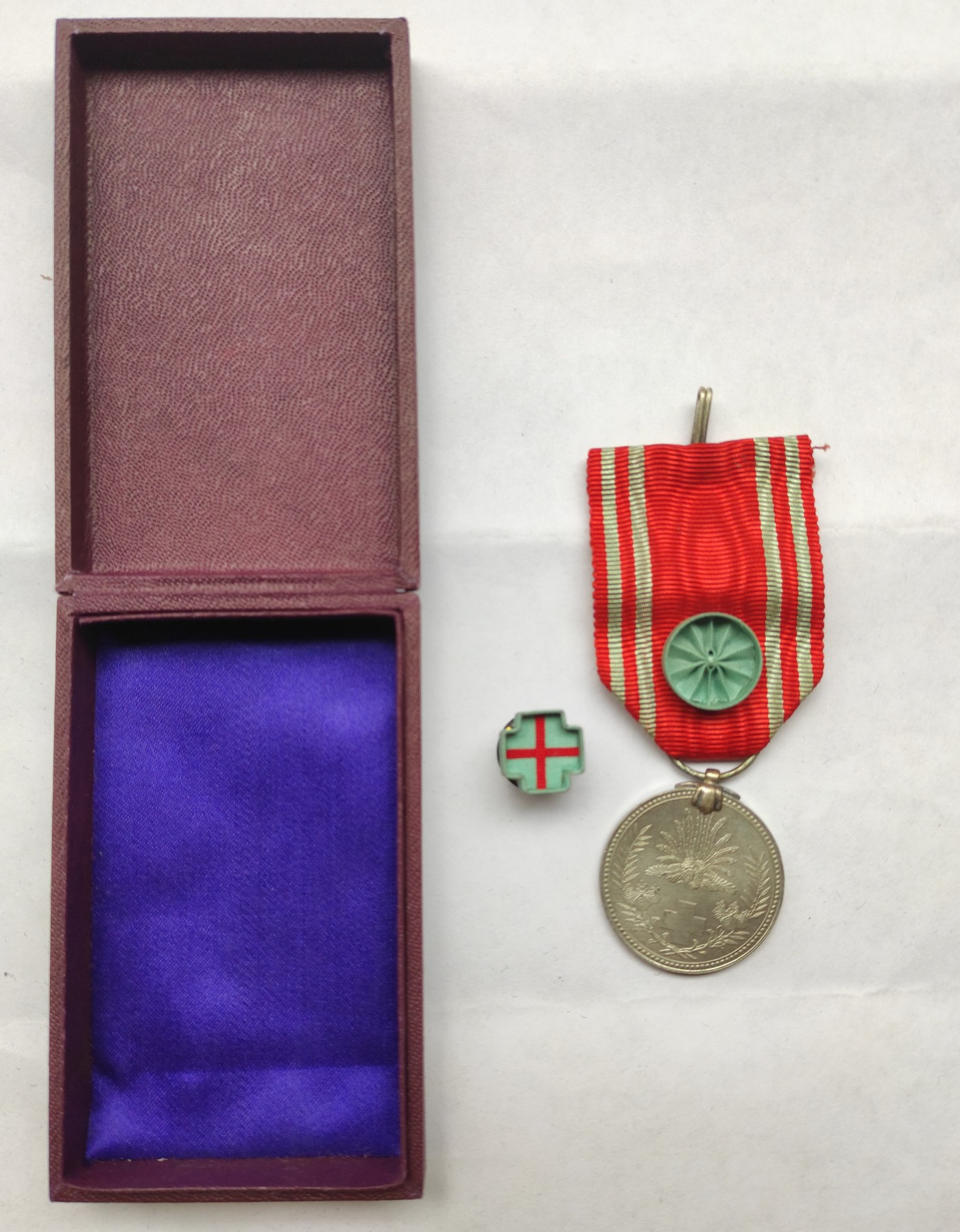 白狐勋赏拍卖第七期11.18专场 赤十字终身社员章(男)