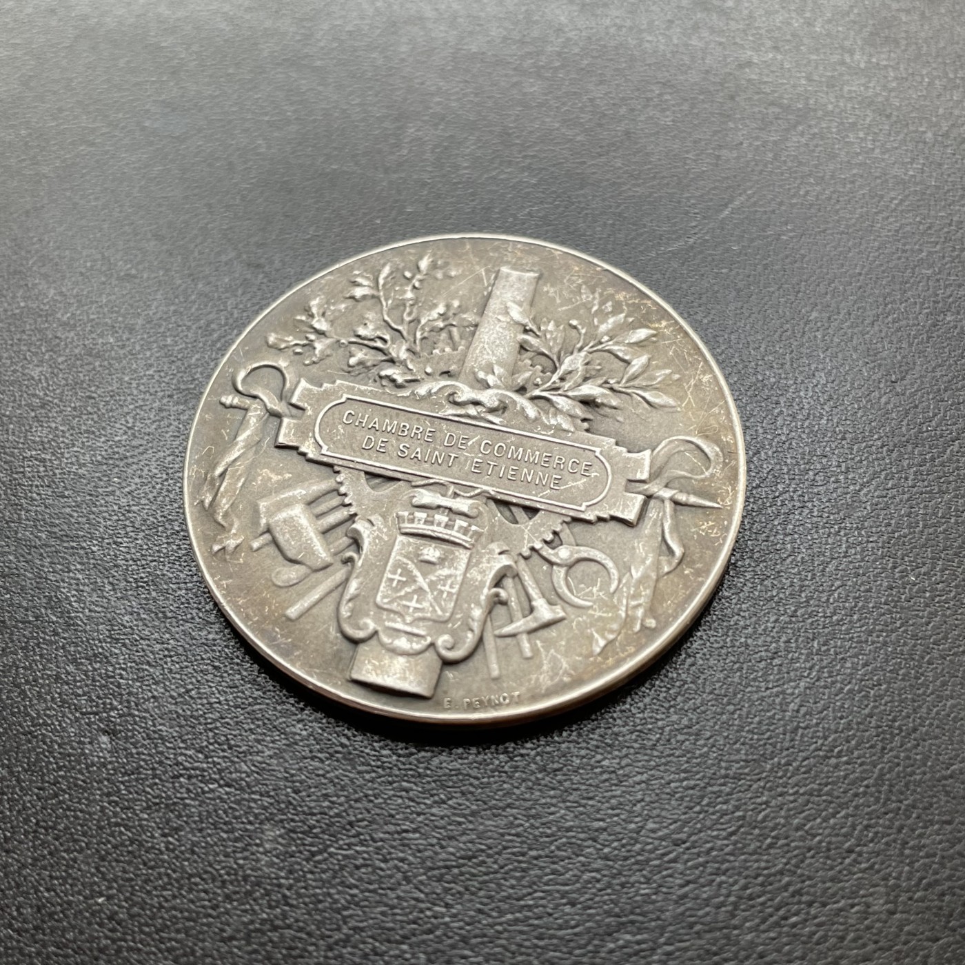 「木头集藏」章牌专场-第33期 法国圣埃蒂安商会银章  直径：38 mm，22.1g，边铭：菱形厂标 ARGENT，品相不错
