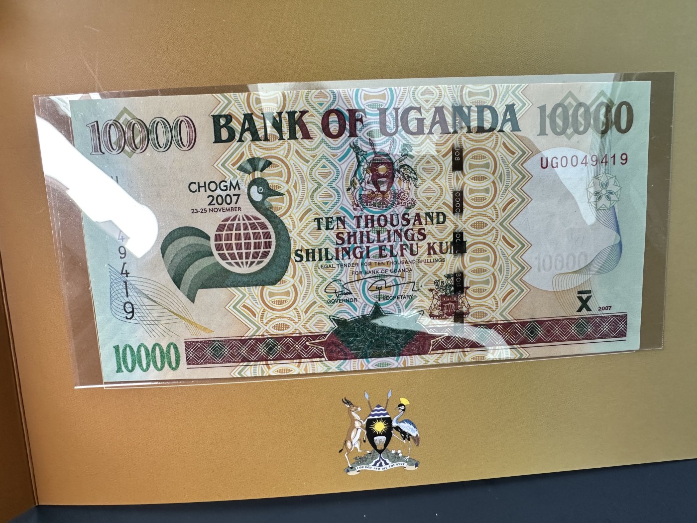 《外钞收藏家》第三百二十九期 2007年乌干达10000先令 全新UNC 带册子
