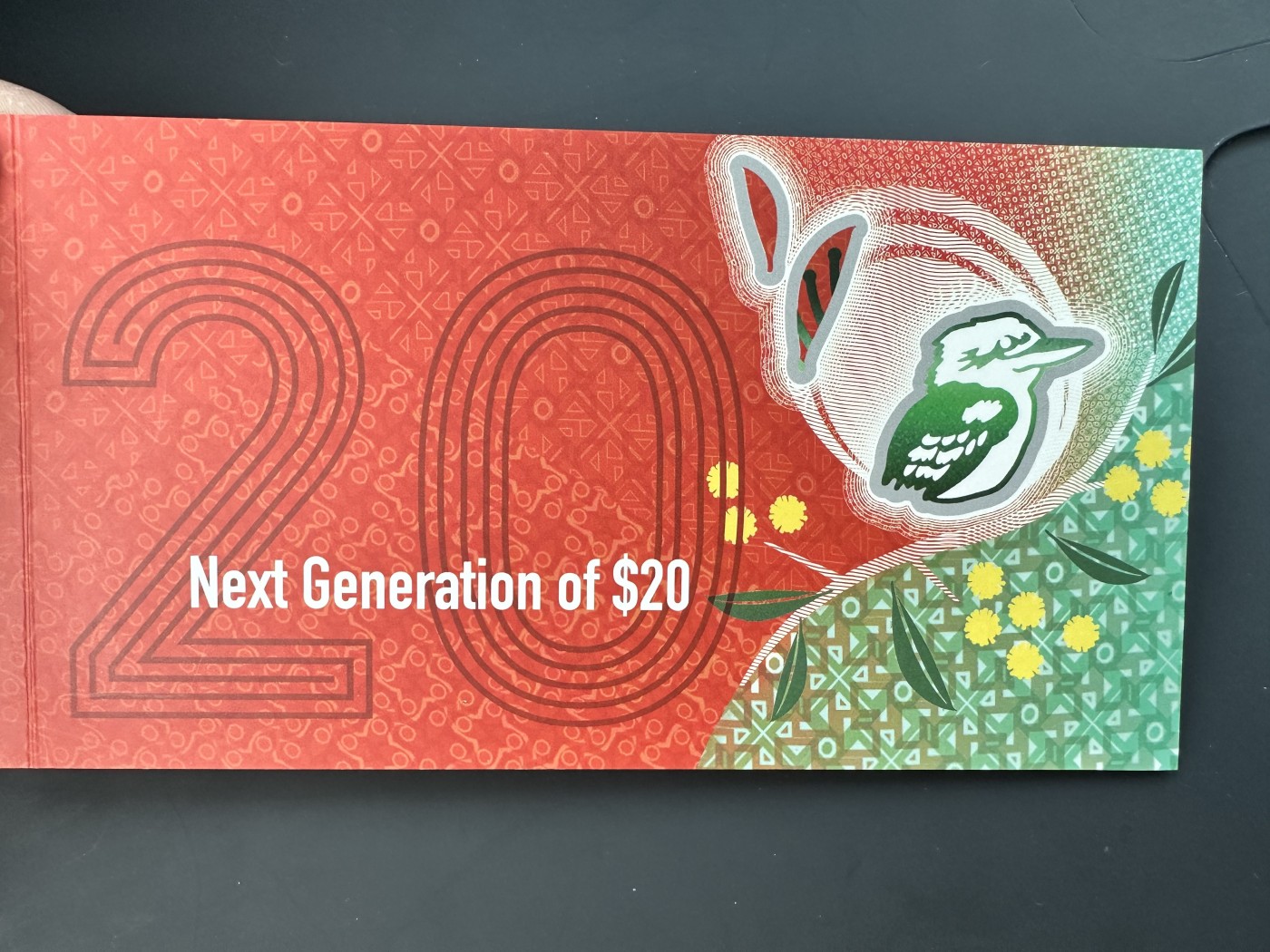 《外钞收藏家》第三百二十九期 最新版澳大利亚20元 全新UNC 带册子