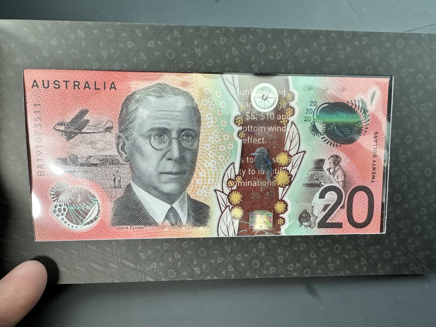《外钞收藏家》第三百二十九期 最新版澳大利亚20元 全新UNC 带册子