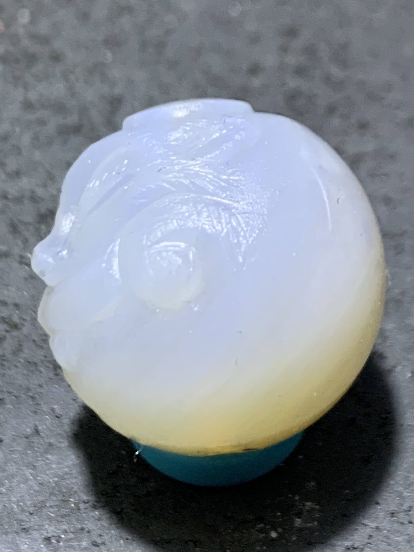 精美高玉化亚光海洋玉髓手工俏色巧雕灵狐2.0随形圆珠一个