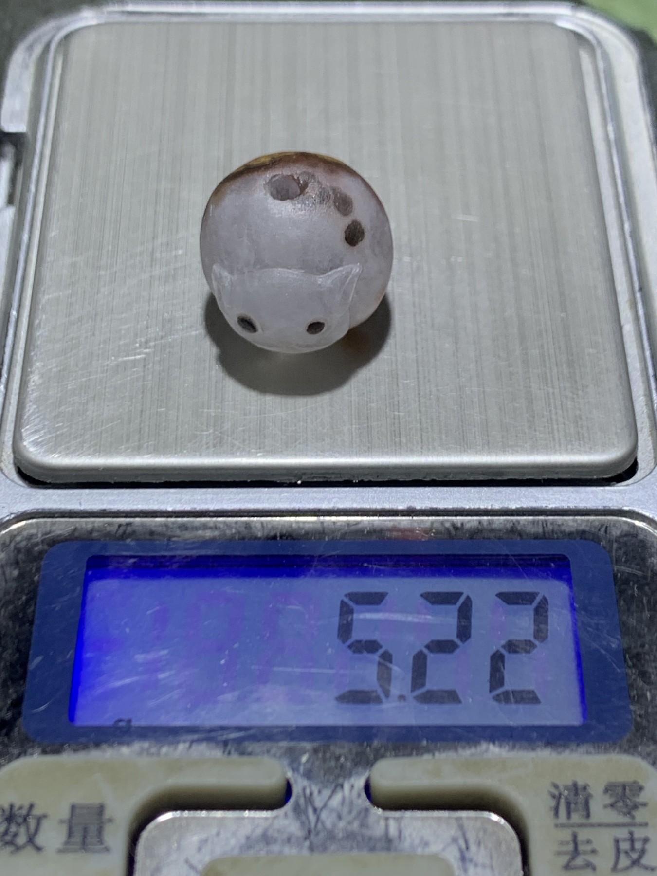 精美冰飘亚光战国红玛瑙手工俏色巧雕招财猫随形圆珠一个
