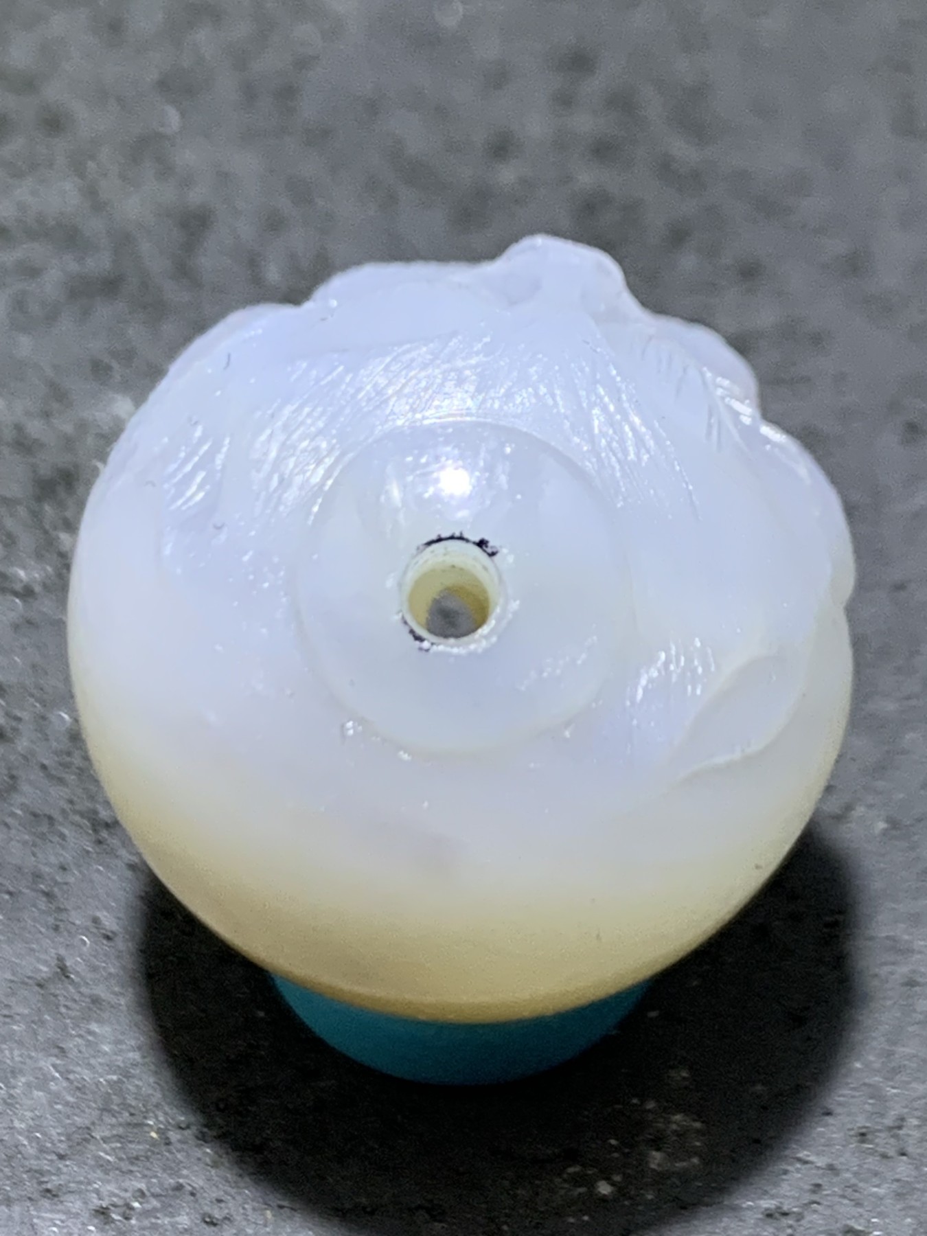 精美高玉化亚光海洋玉髓手工俏色巧雕灵狐2.0随形圆珠一个