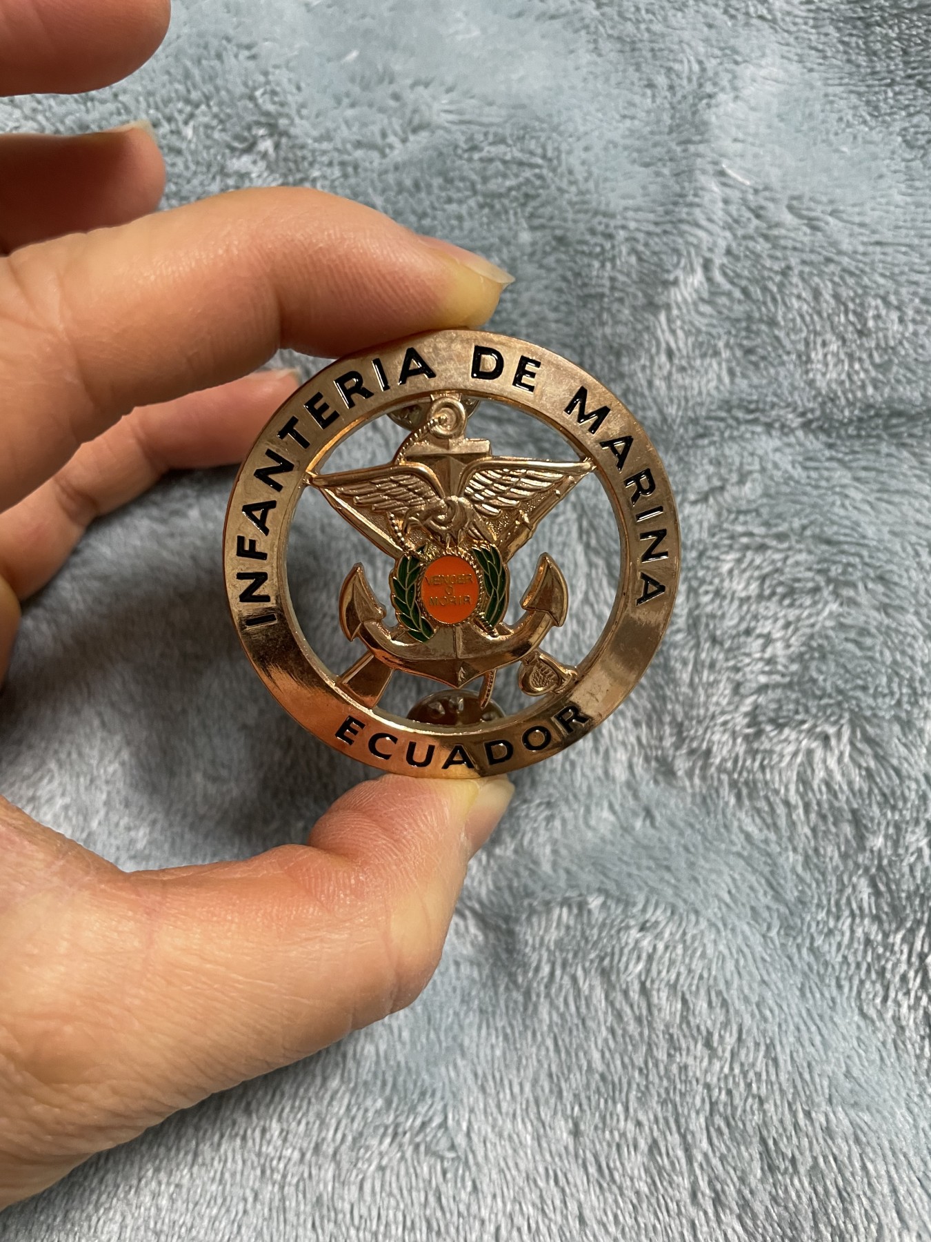 徽章、杂项币专场 厄瓜多尔纪念章，极美品，带锁扣