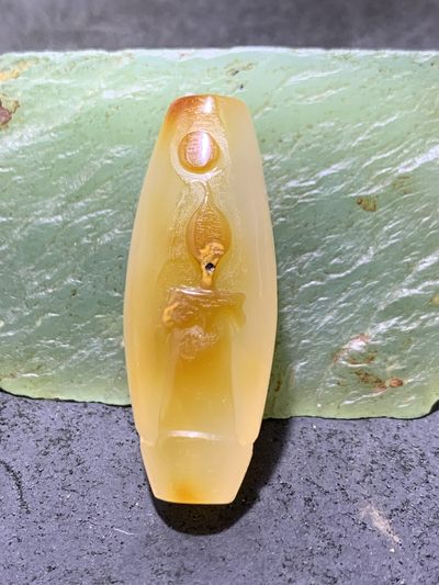 精美高玉化原皮俏色海洋玉髓手工雕刻火烛意境大桶珠一个 - 精美高玉化原皮俏色海洋玉髓手工雕刻火烛意境大桶珠一个