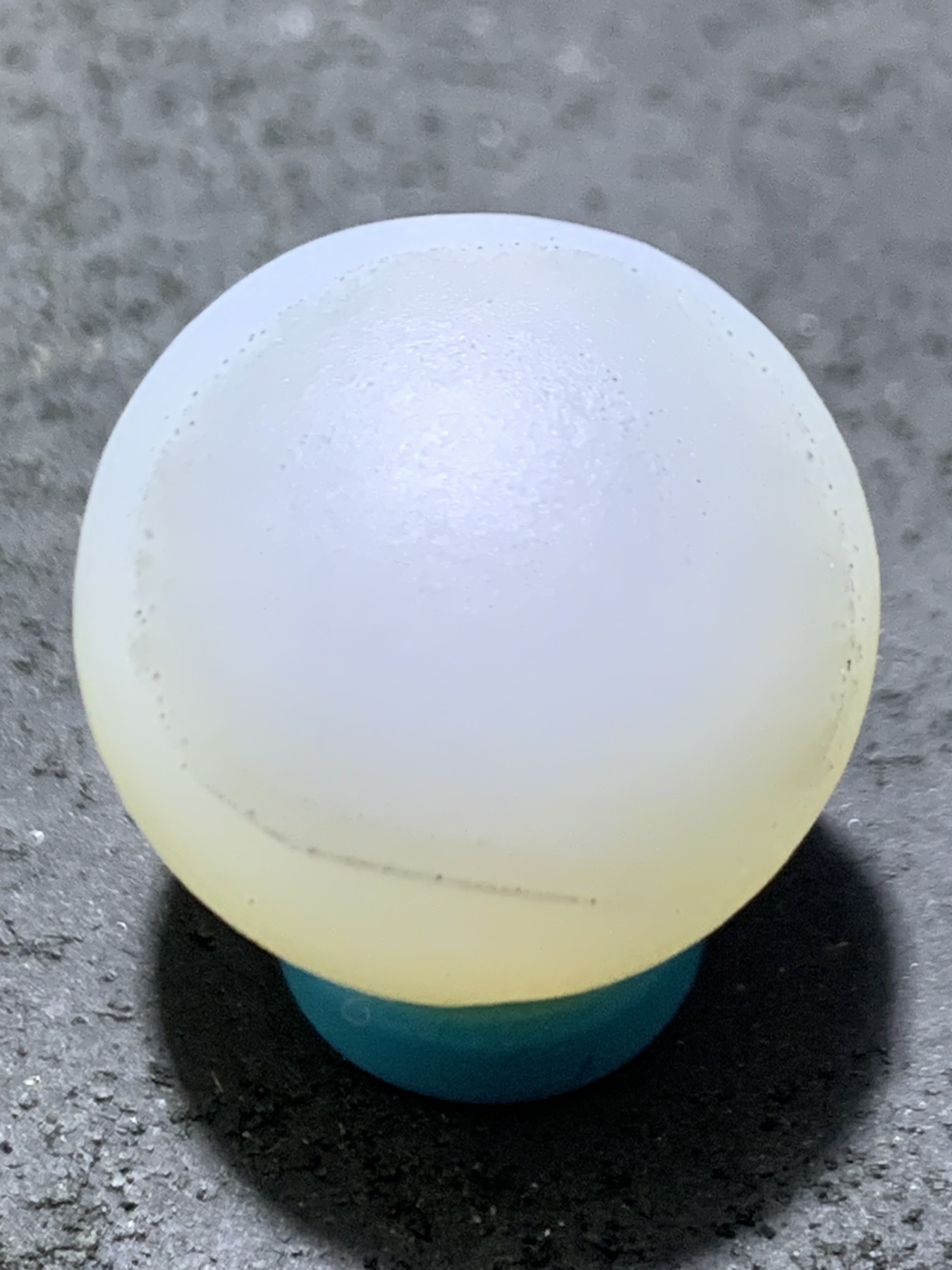 精美高玉化亚光海洋玉髓手工俏色巧雕黑天鹅2.0随形圆珠一个