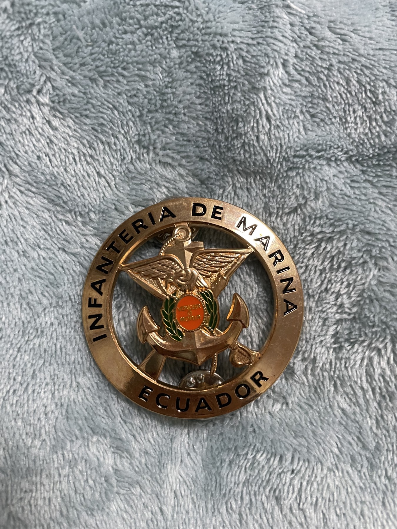 徽章、杂项币专场 厄瓜多尔纪念章，极美品，带锁扣
